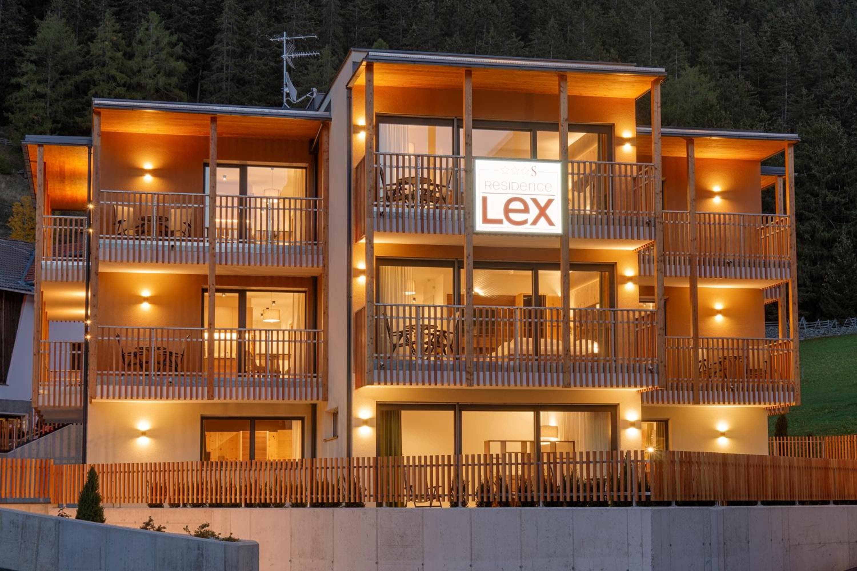 Residence Lex, Resia