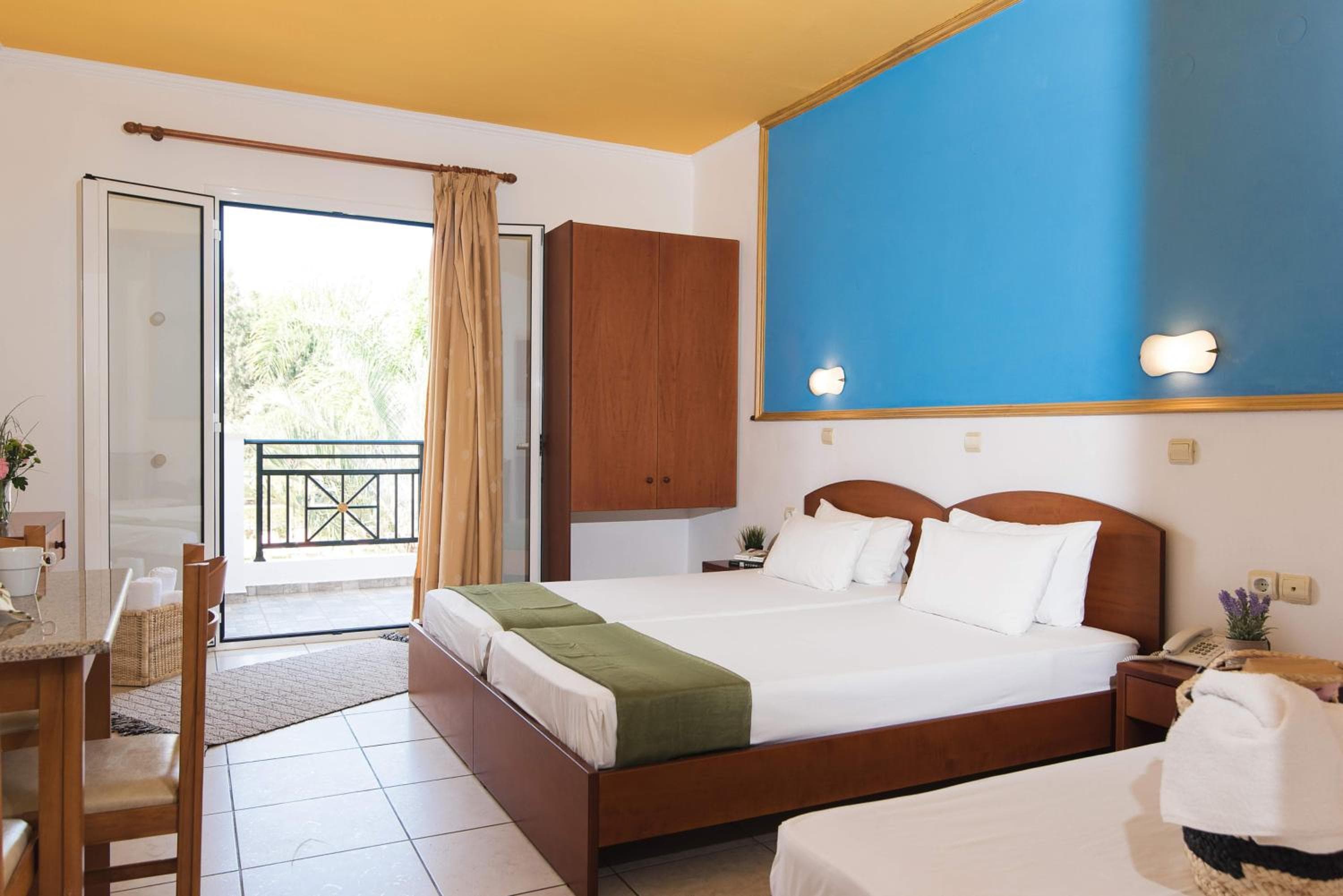 Yiannis Manos Hotel Resort, Malia, photo 2