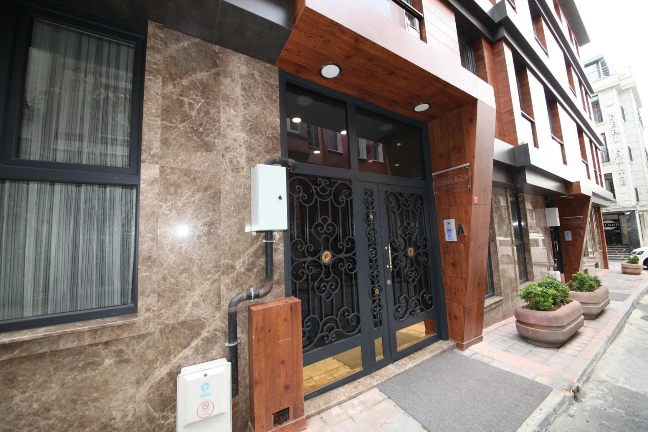 Building at Corner Suite