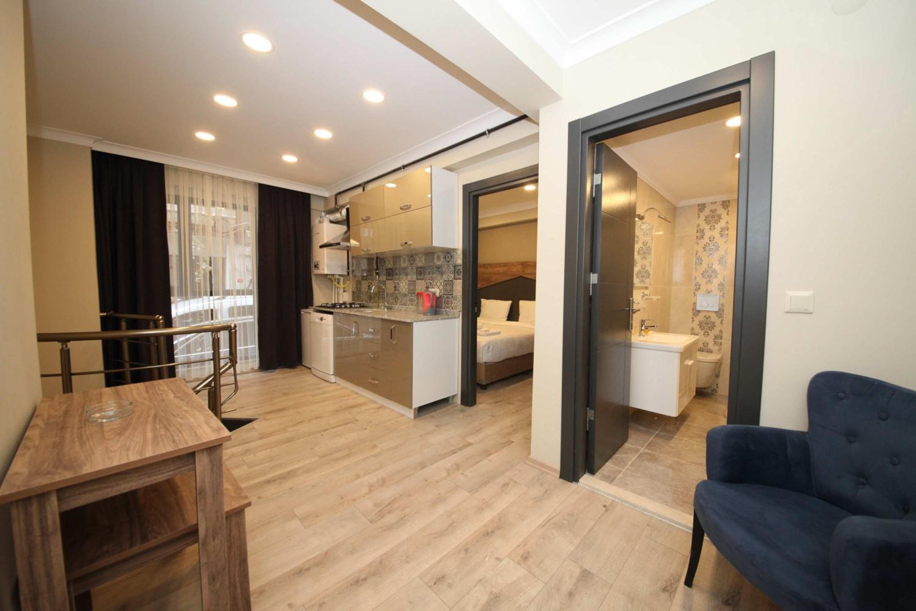 Corner Suite, photo 2