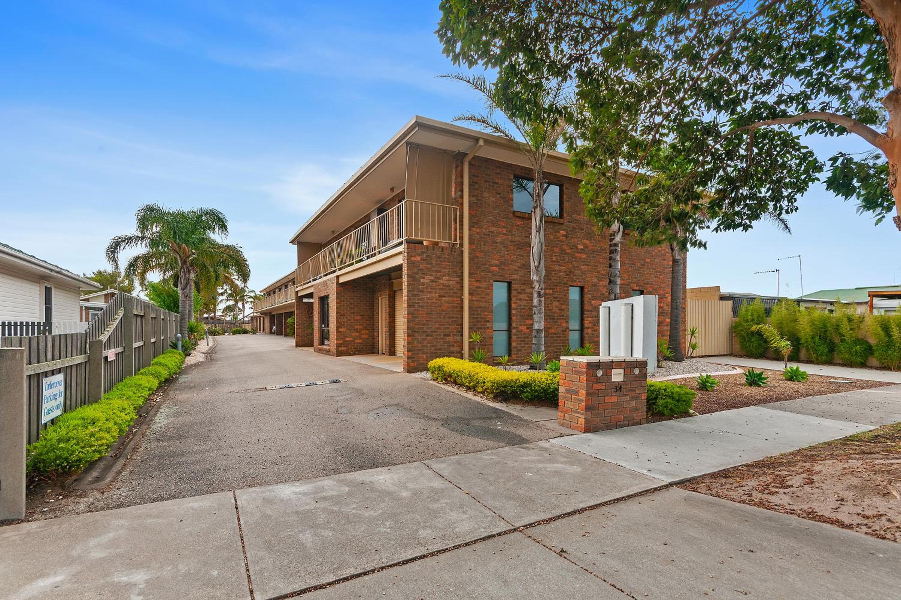 Allambi Holiday Apartments, Lakes Entrance