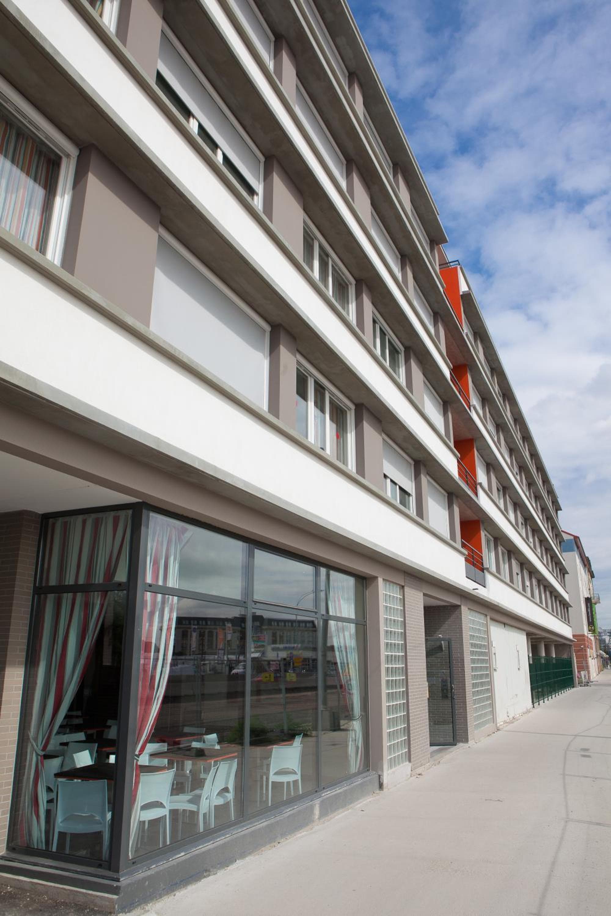 Building at Adonis Paris Sud