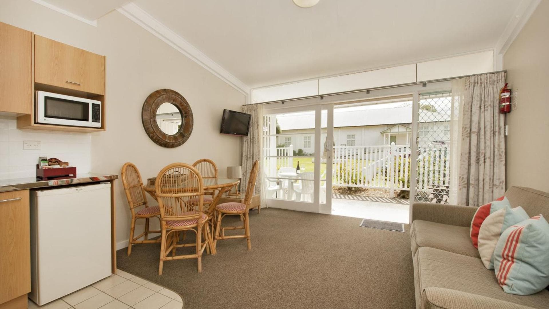Hananui Lodge and Apartments, Russell, photo 5