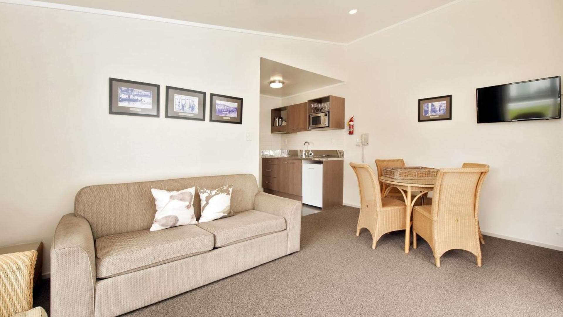 Hananui Lodge and Apartments, Russell, photo 2