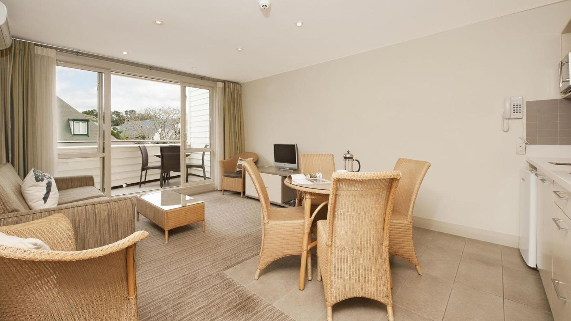 Hananui Lodge and Apartments, Russell, photo 3
