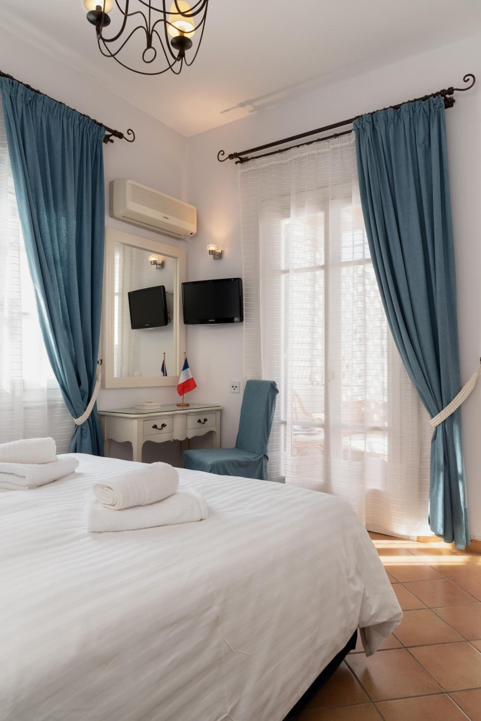 Porto Vecchio Luxury Suites, Spetses, photo 2