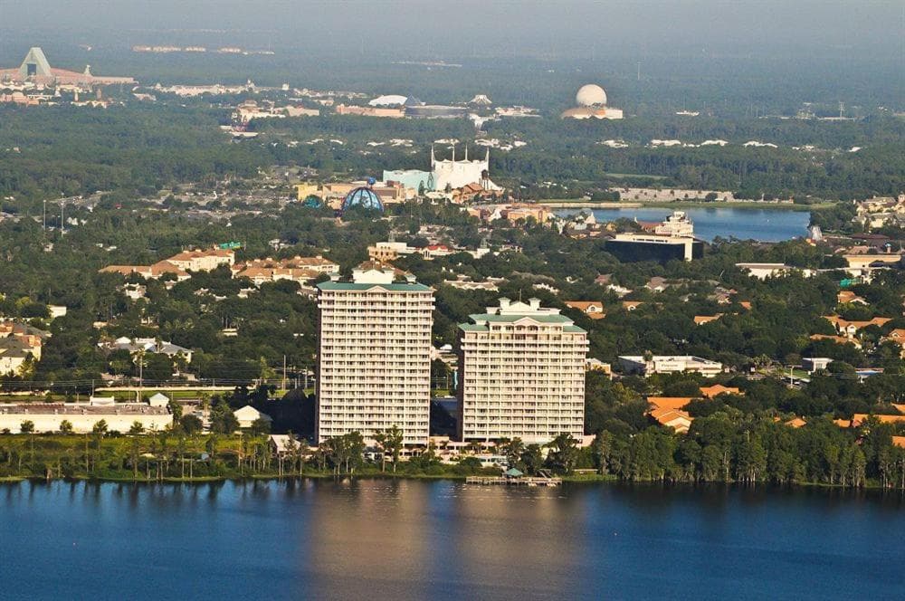 Penthouse Close to Disney area and Malls water view, Orlando