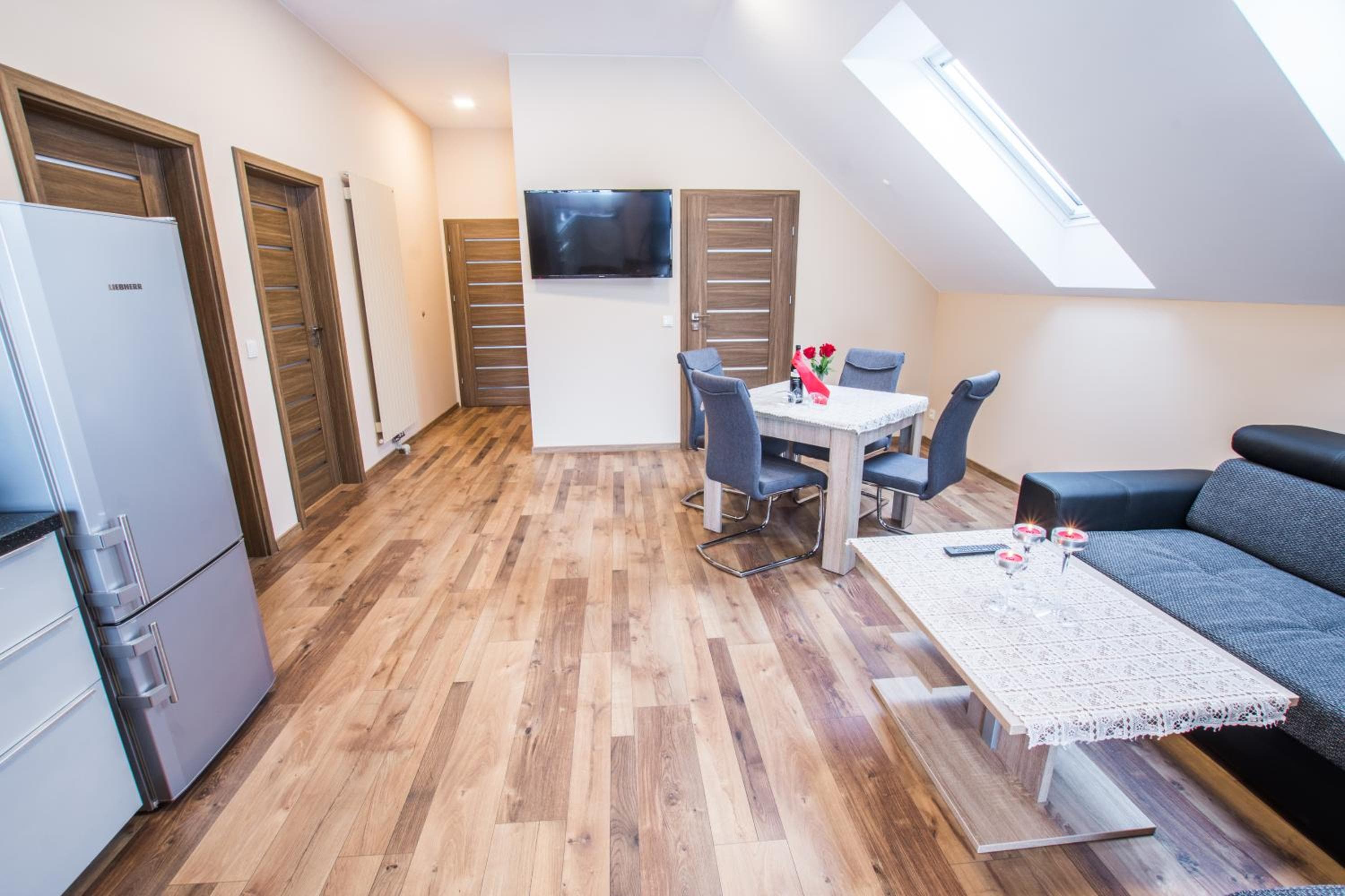 Dwór Skalny Apartamenty, Pokoje i Restauracja Karczma Skalna, Miłków, photo 5