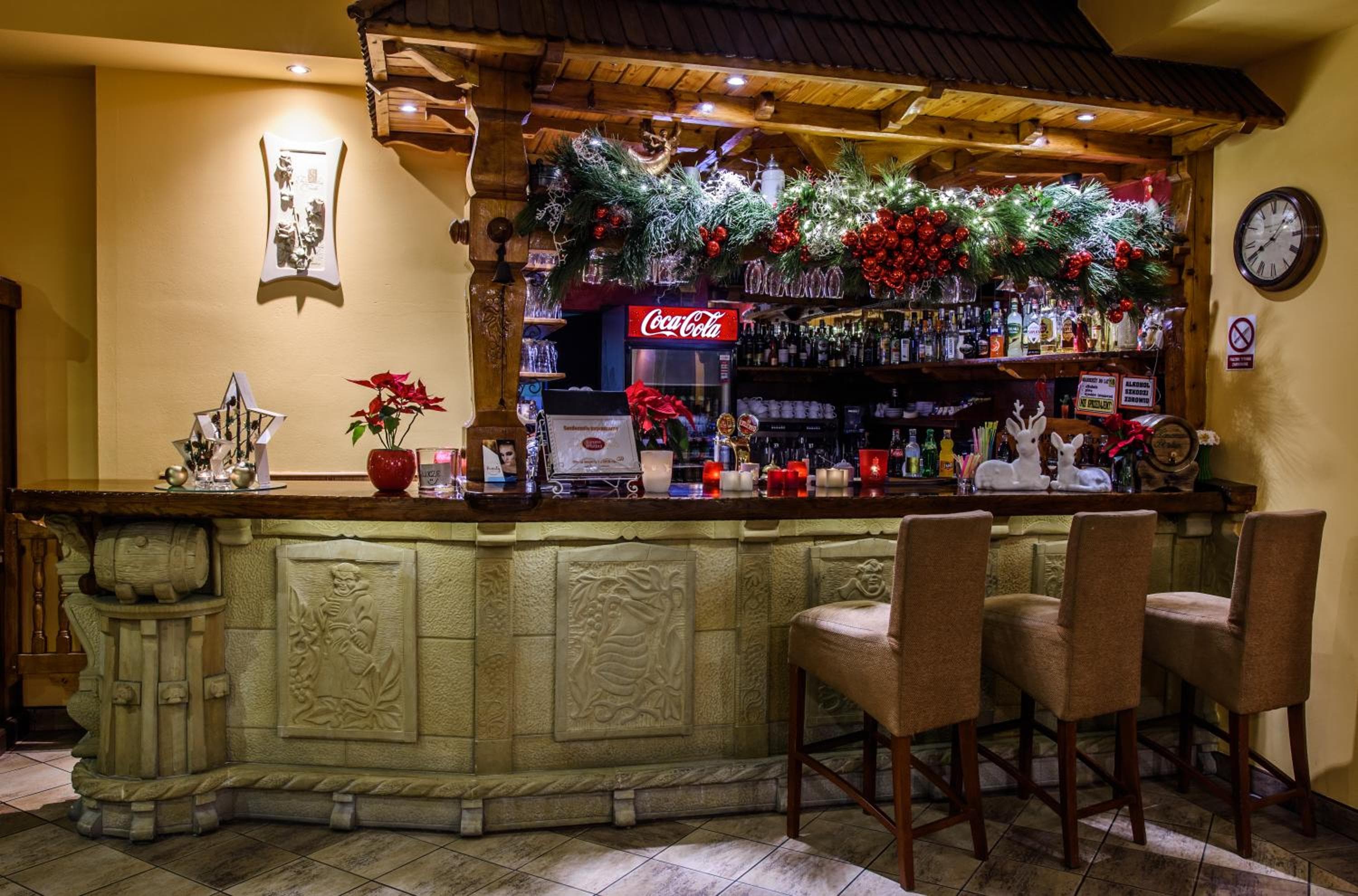 Dwór Skalny Apartamenty, Pokoje i Restauracja Karczma Skalna, Miłków, photo 2