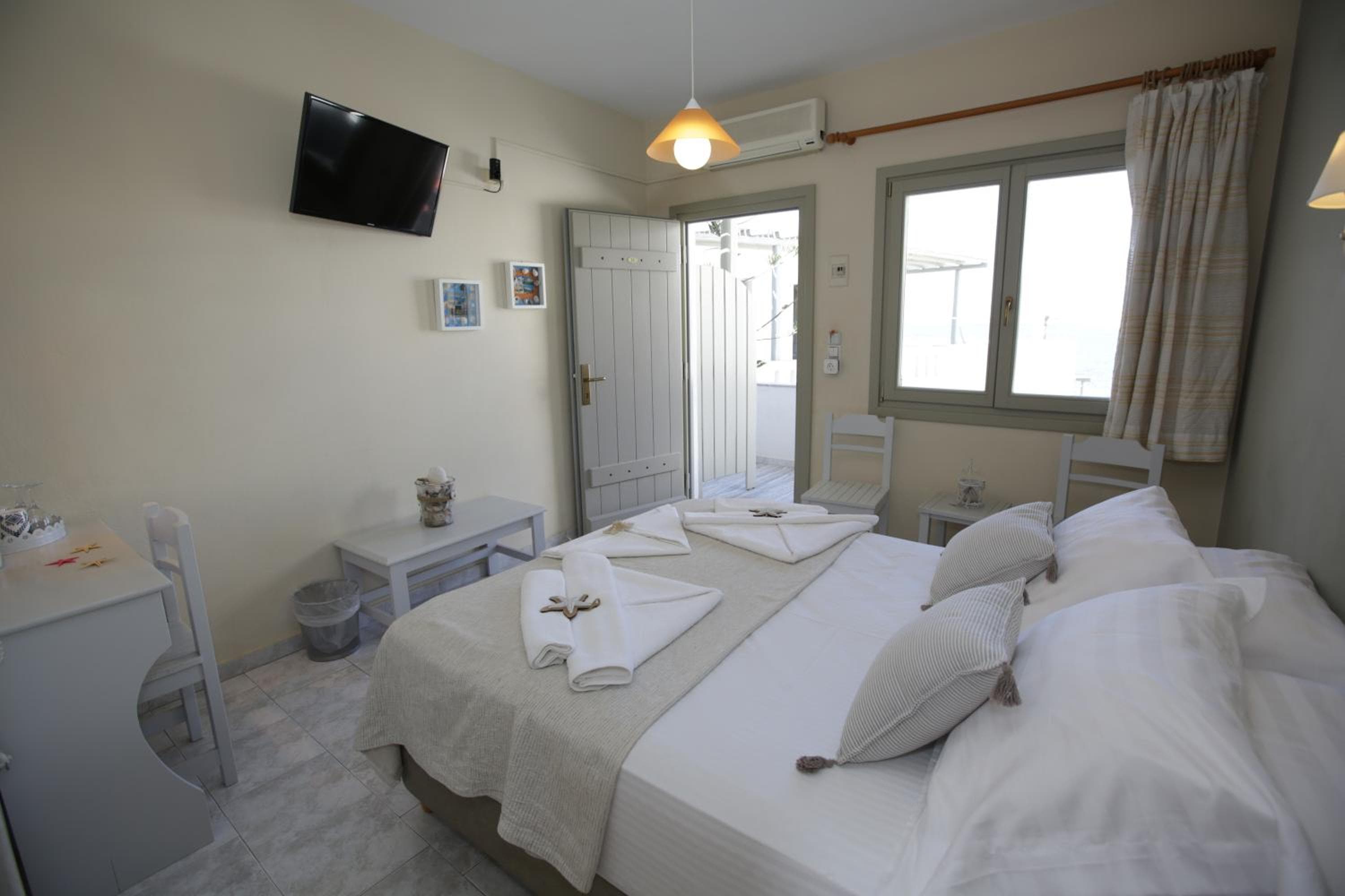 Alexandra's Rooms, Parikia, photo 5