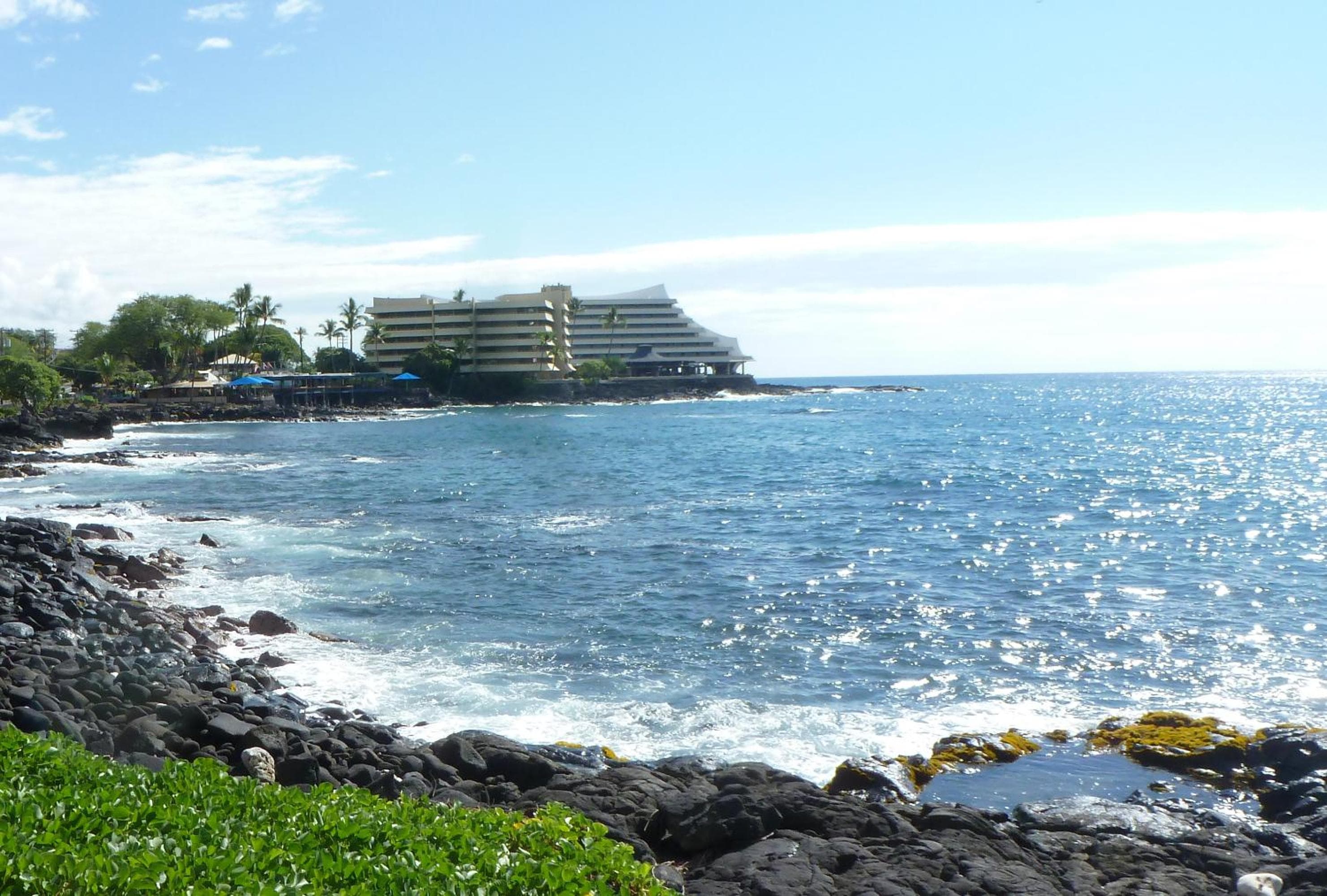 Kona Islander Inn - Prime Downtown Location with Hot Tub, Pool & Beach, Kailua-Kona