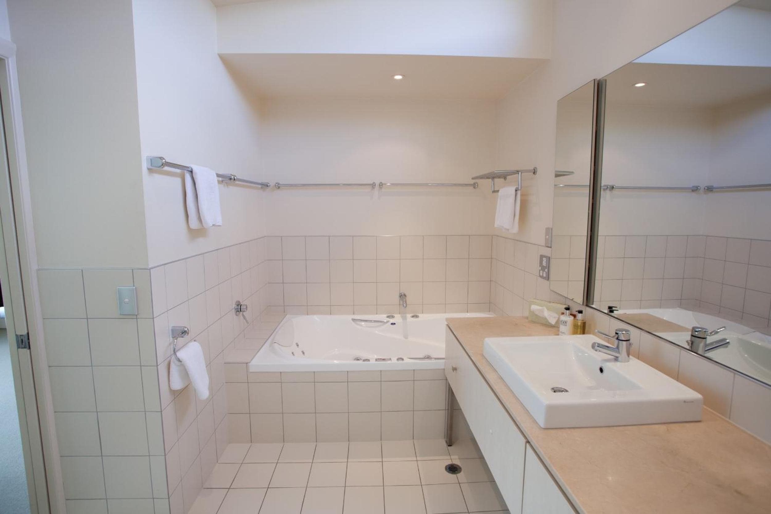 Lakeside Apartments, Wanaka, photo 3