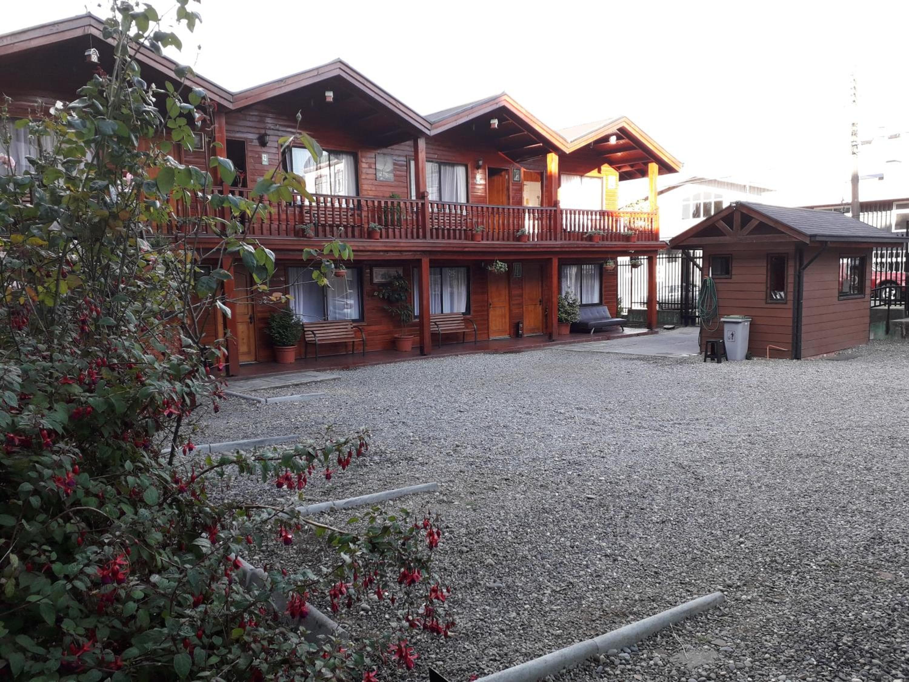 Apart-Hotel Colonia-Königsberg UBICADO COSTADO TERMINAL BUSES, RÍO CALLE CALLE CARABINEROS DEPARTAMENTOS COMPLETOS CON AIRE ACONDICIONADO Y ESTACIONAMIENTO, Valdivia