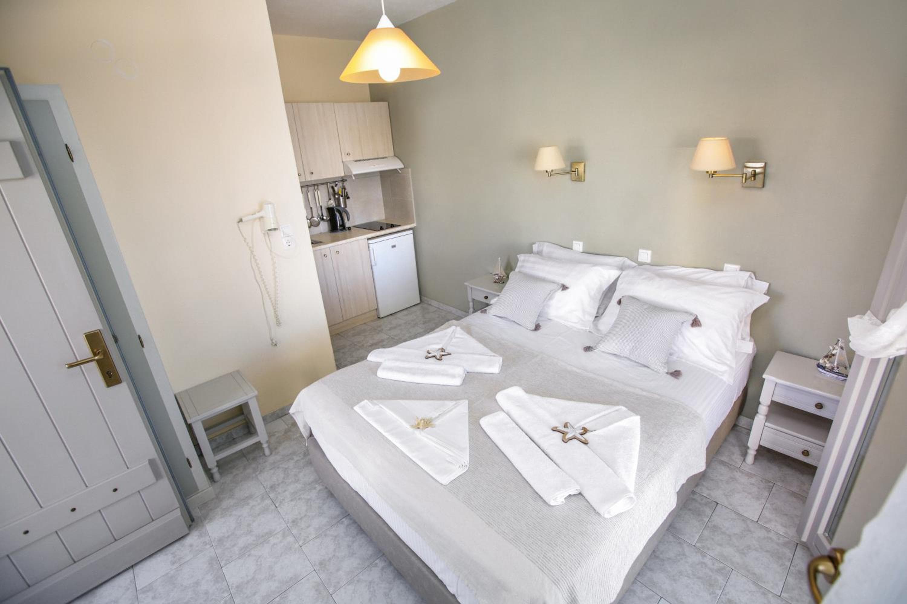 Alexandra's Rooms, Parikia, photo 4