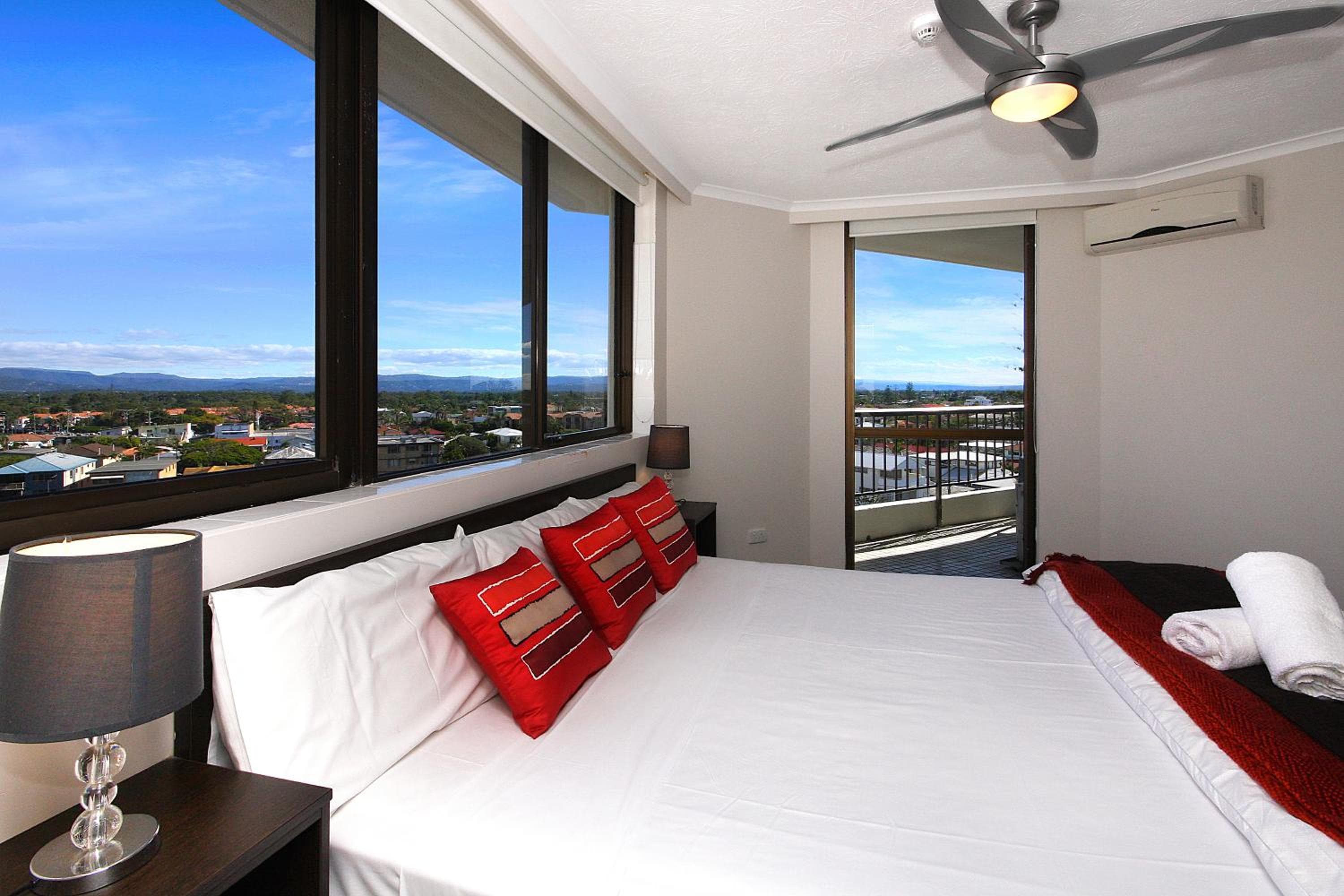 Spindrift on the Beach - Absolute Beachfront, Gold Coast, photo 3