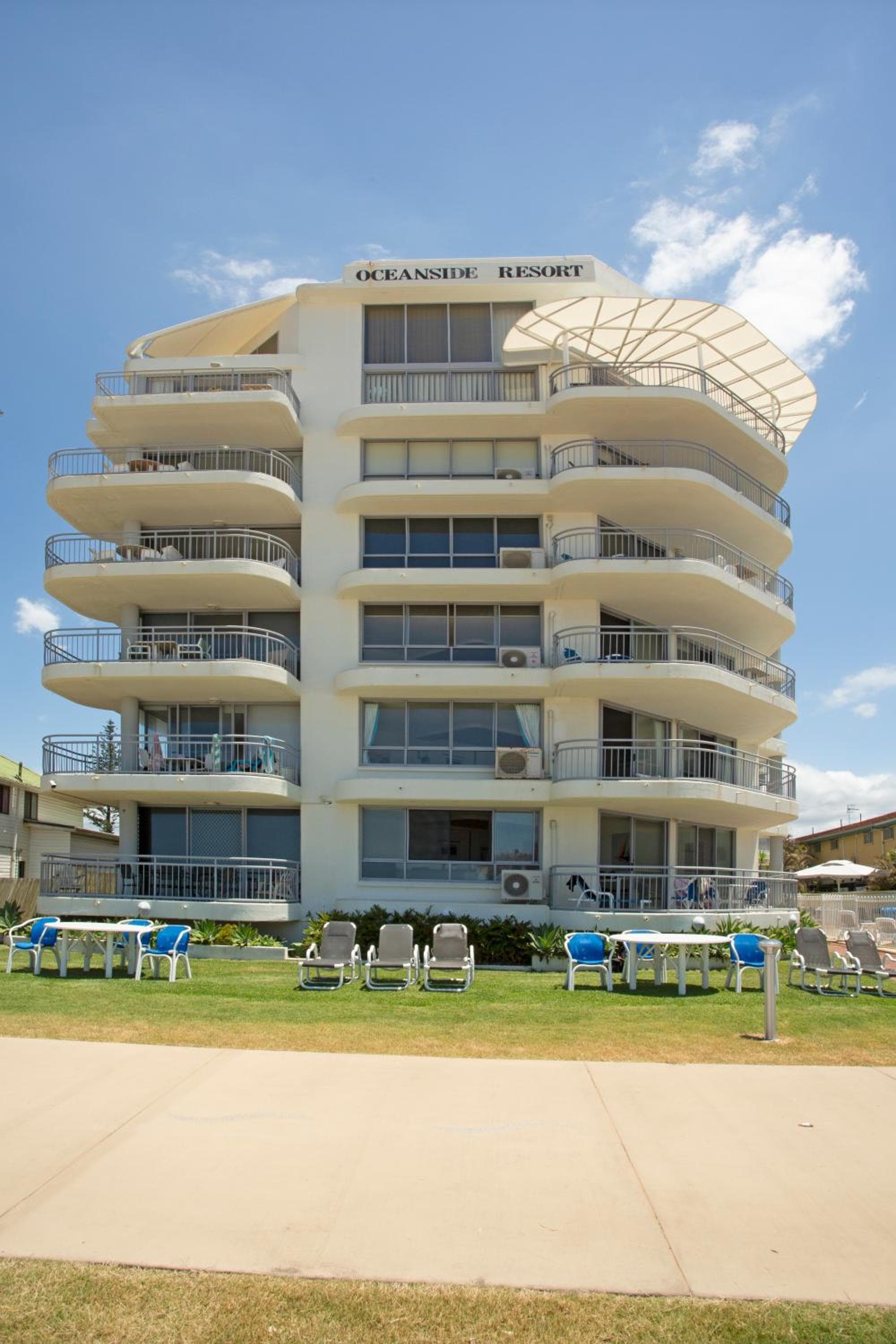 Oceanside Resort - Absolute Beachfront Apartments, Gold Coast