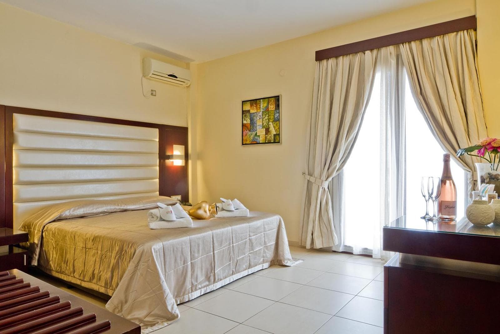 Socrates Studios & Apartments, Karpathos Town, photo 3