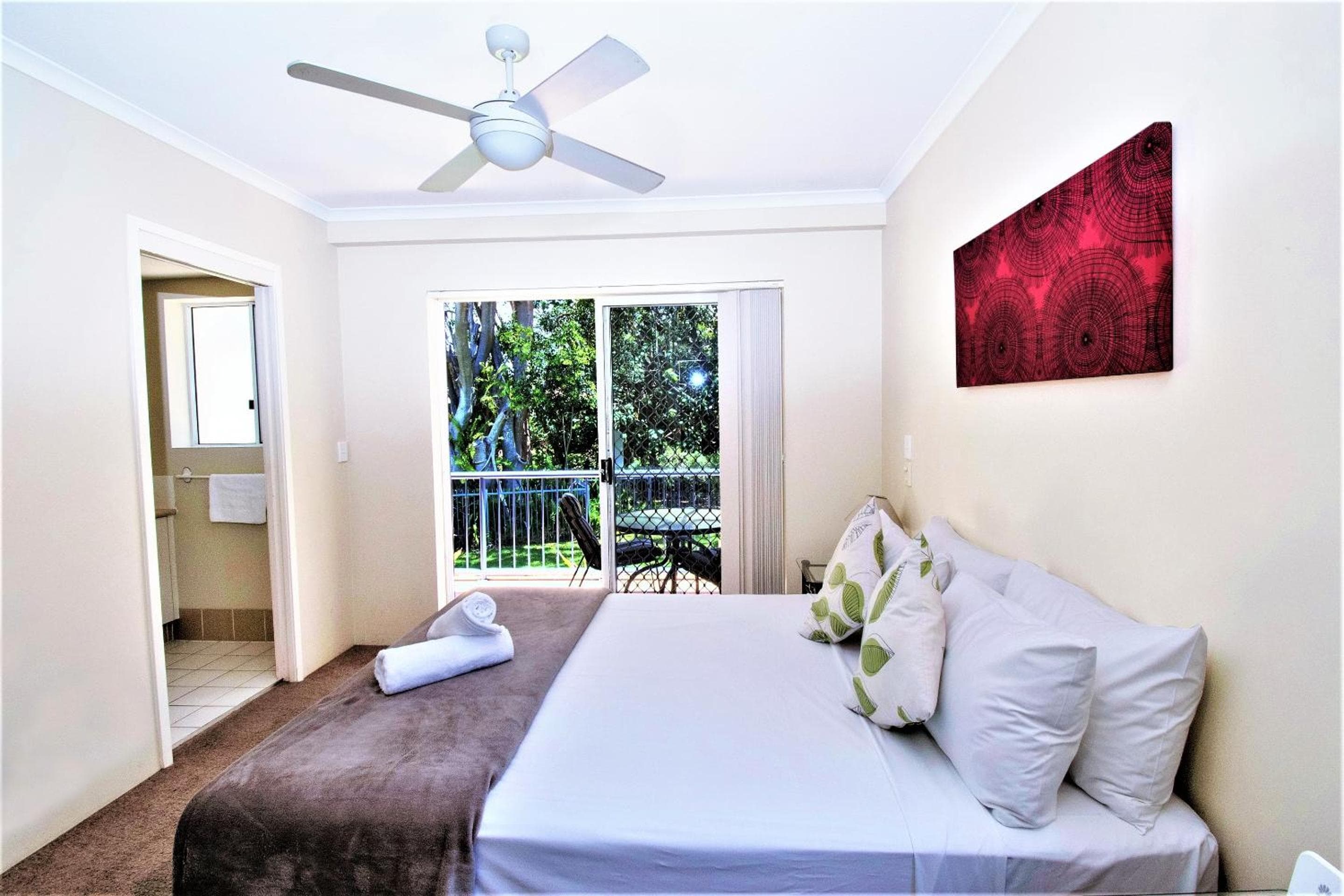 Sanctuary Lake Apartments, Gold Coast, photo 3