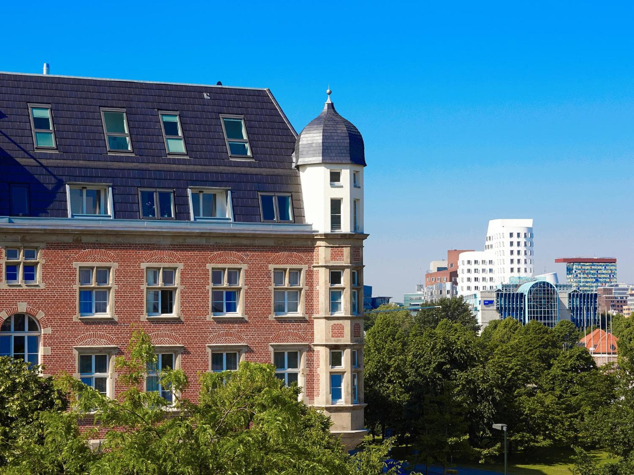 THE RED - Living Suites by the Rhine, Düsseldorf