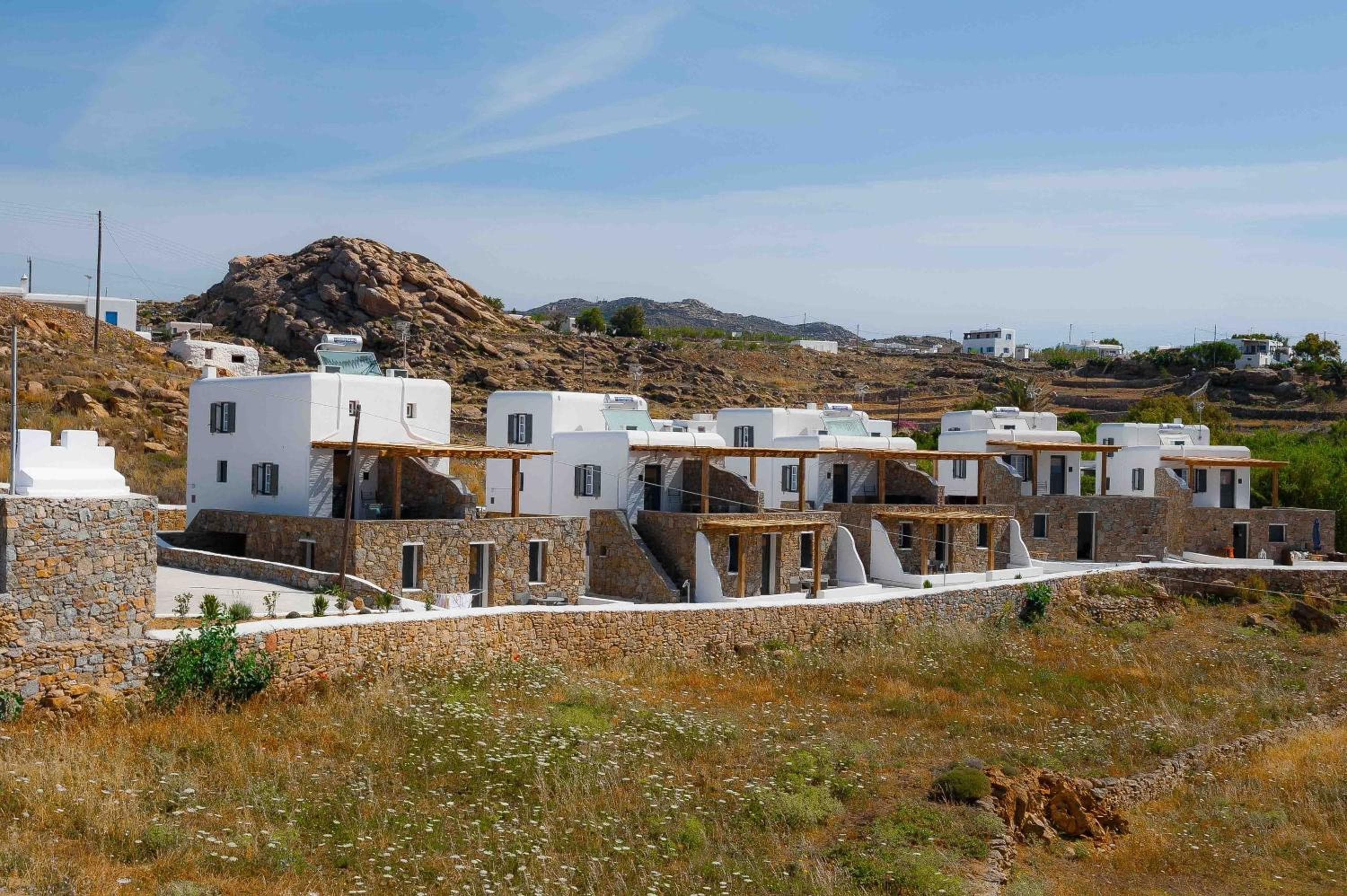Almyra Guest Houses, Paraga