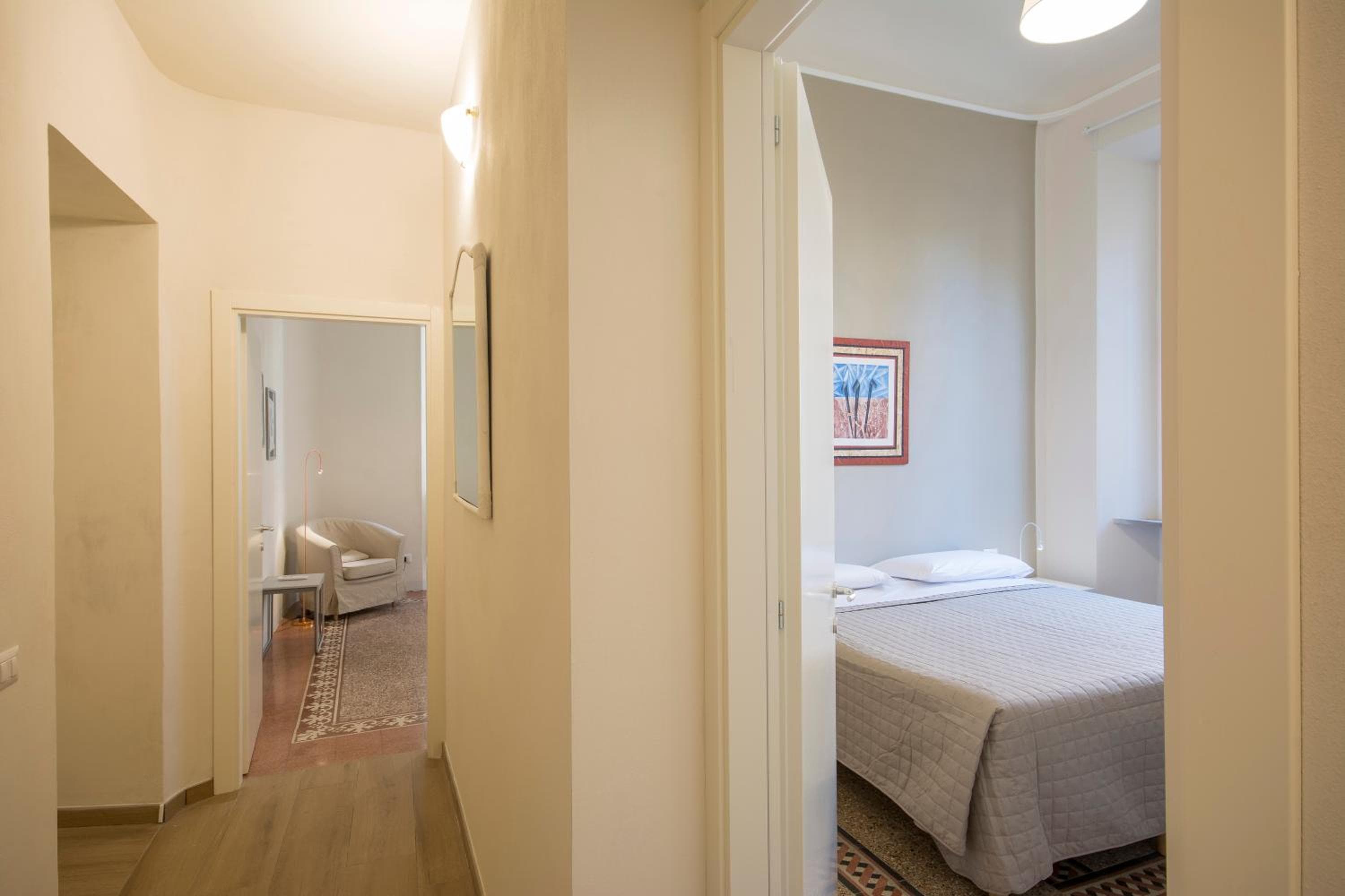 Regis Condo, Siena, photo 4