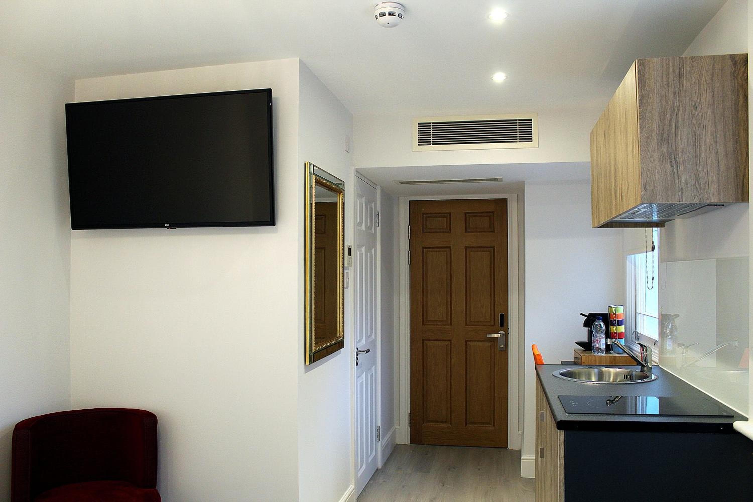 Hotel reception at 1 Craven Hill Gardens