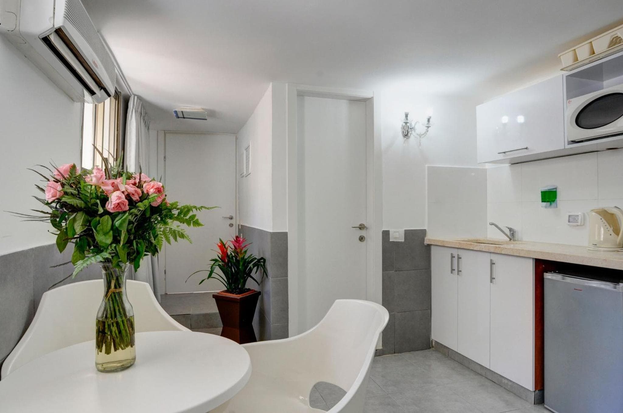 Liber Tel Aviv Sea Shore Suites BY RAPHAEL HOTELS, Tel Aviv, photo 4