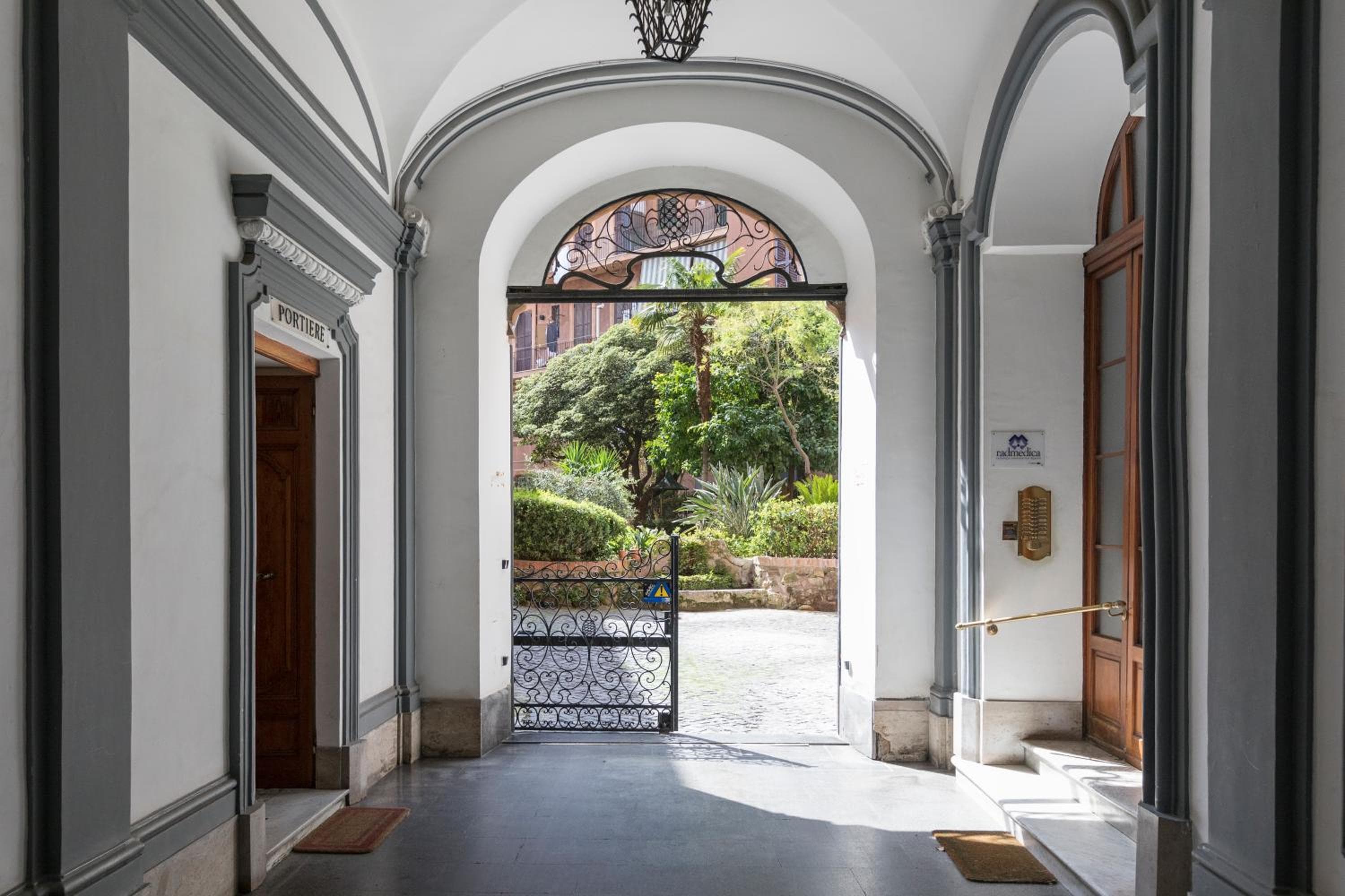Domus Fornaci, Rome