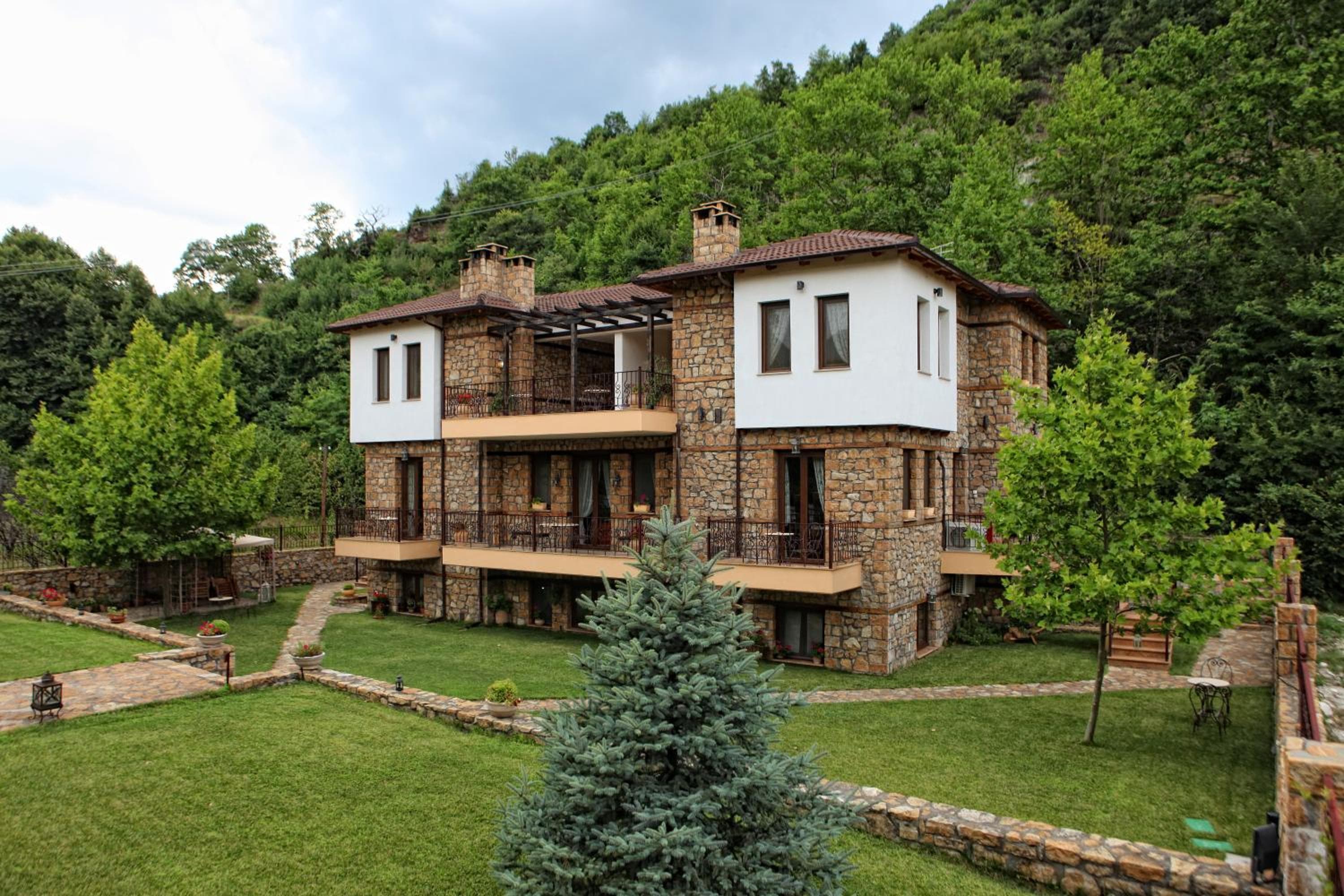 Archontiko Emmanouilidi Suites, Kato Loutraki