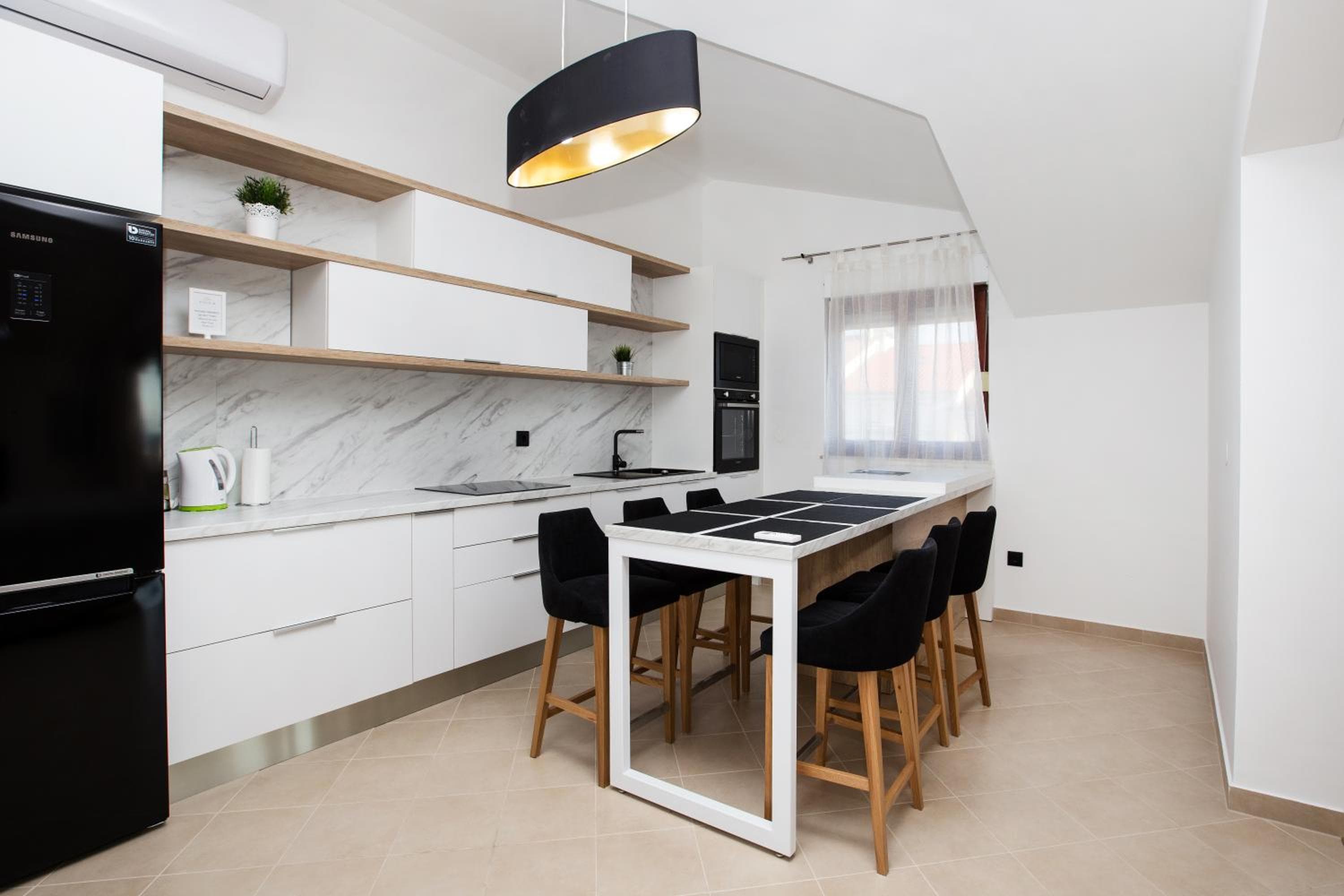 Villa M, Split