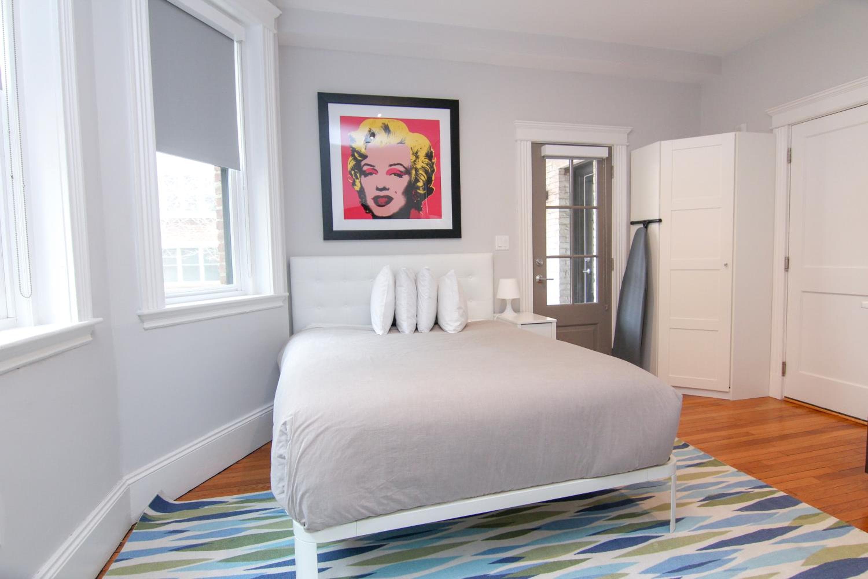 A Stylish Stay w/ a Queen Bed, Heated Floors.. #23, Brookline, photo 2