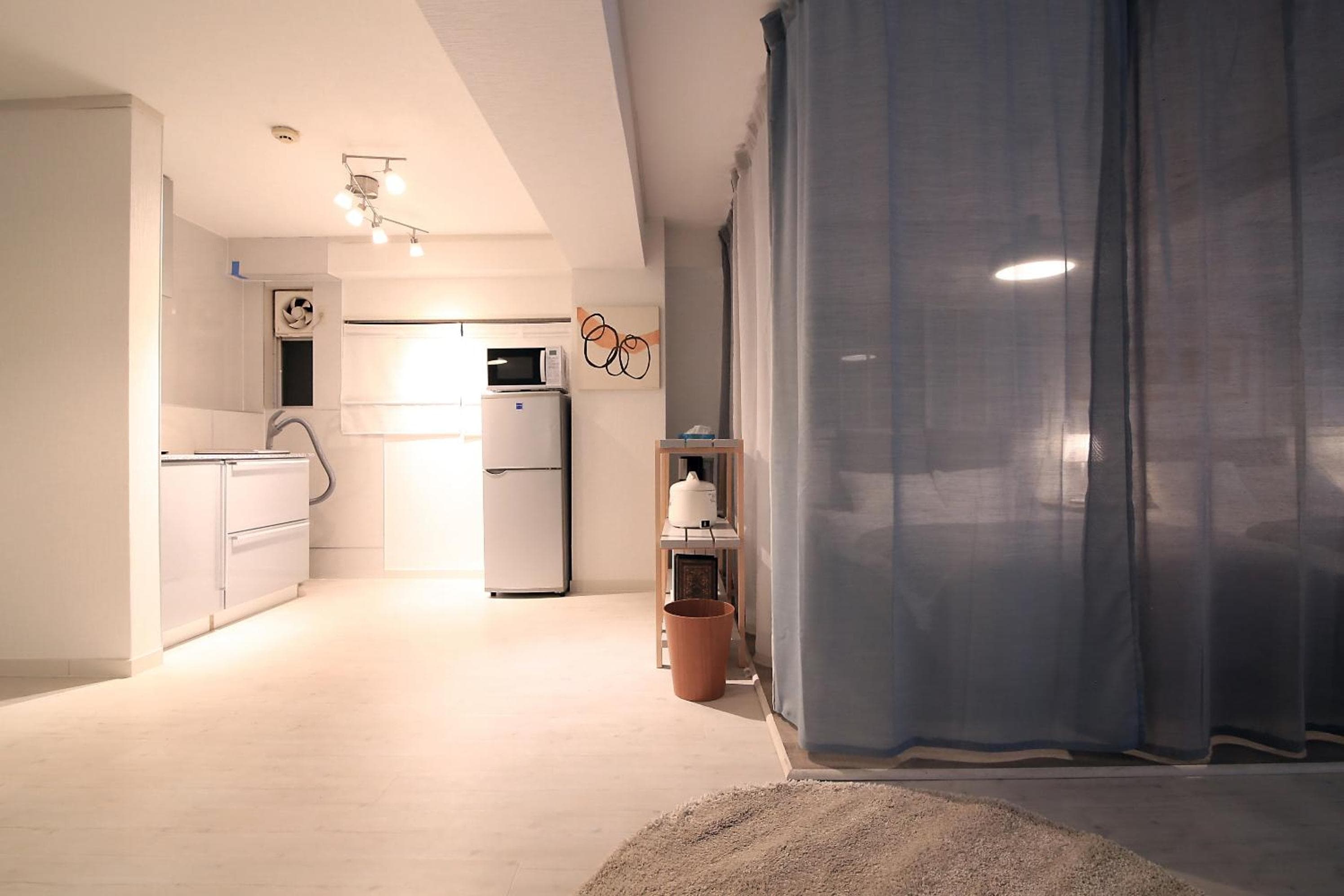 Spacious Tokyo Apartment for 6-8 Guests!! 1 min to Morisita Station , Direct to Shinjuku, Tokyo, photo 3