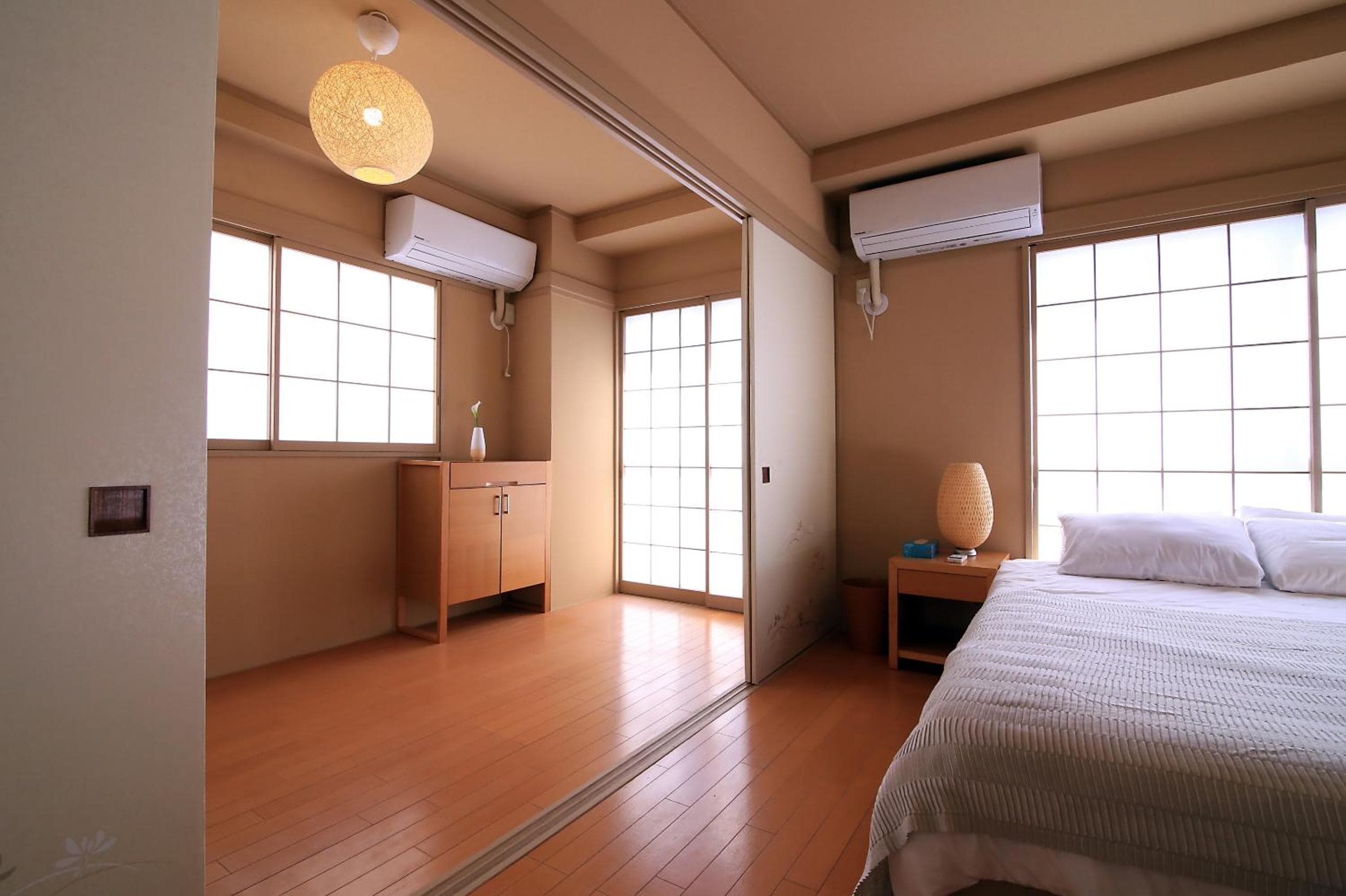 Spacious Tokyo Apartment for 6-8 Guests!! 1 min to Morisita Station , Direct to Shinjuku, Tokyo