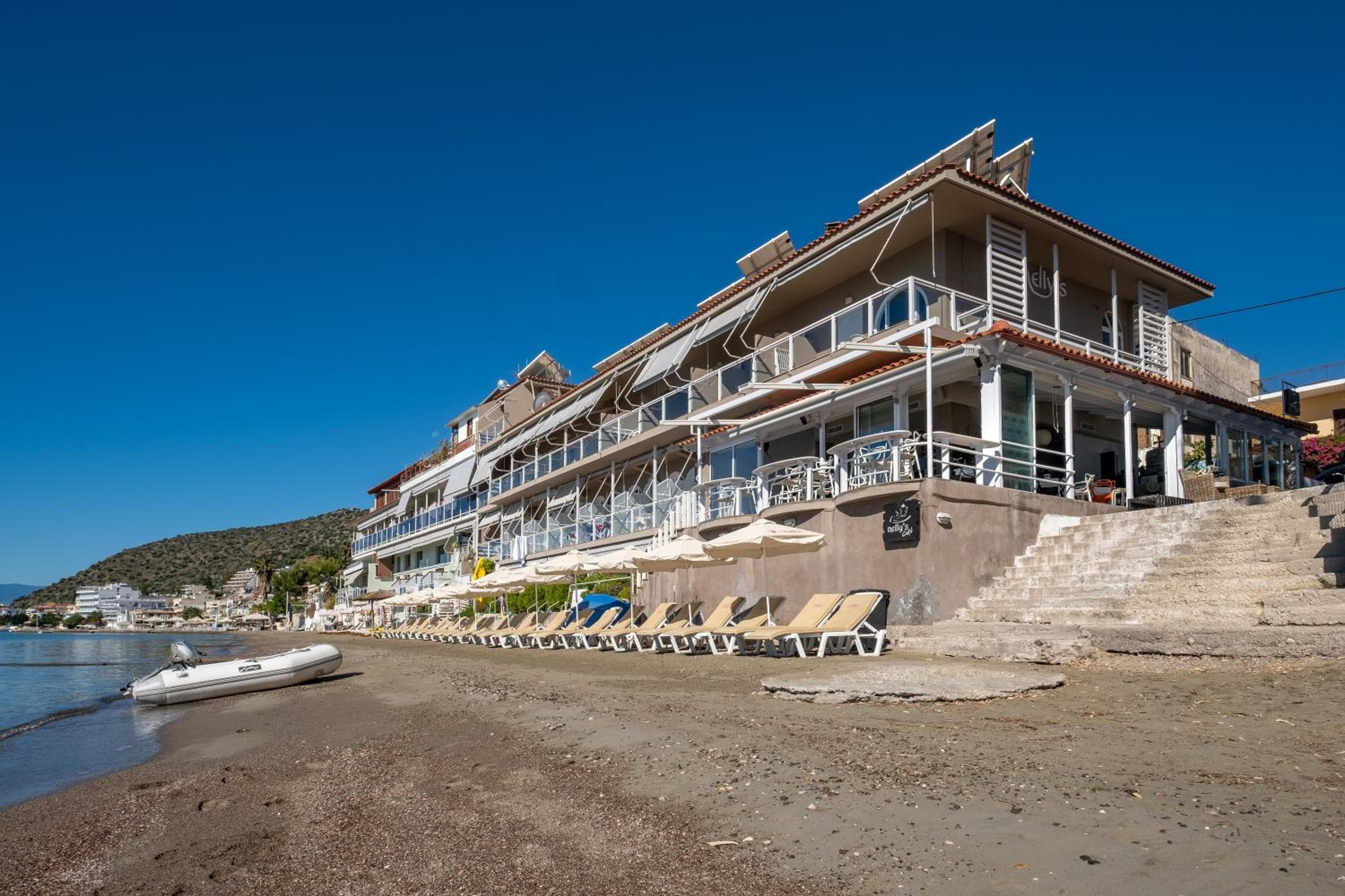 Nelly's Apartments, Tolo