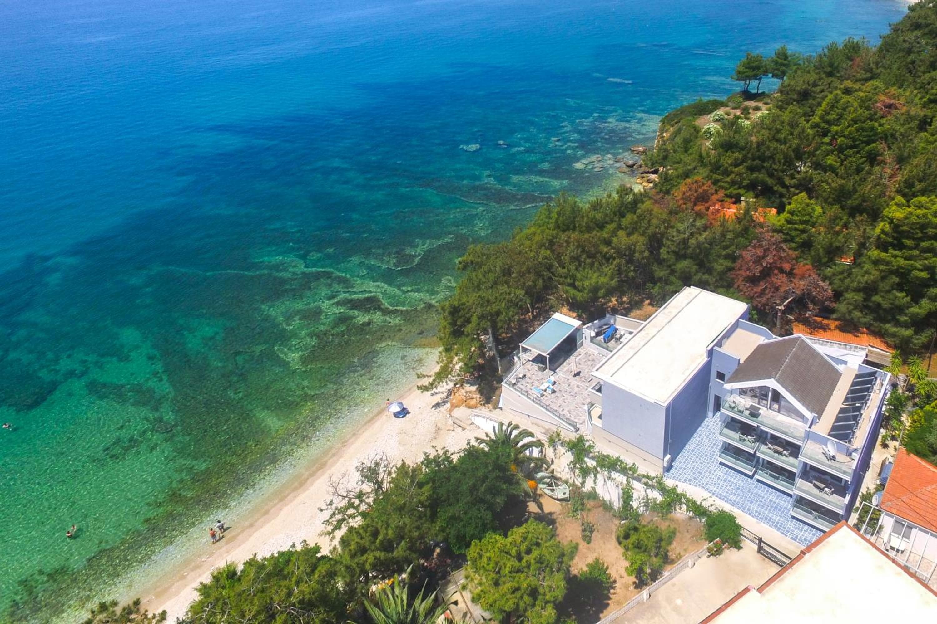 Studios Nautilus III, Potos