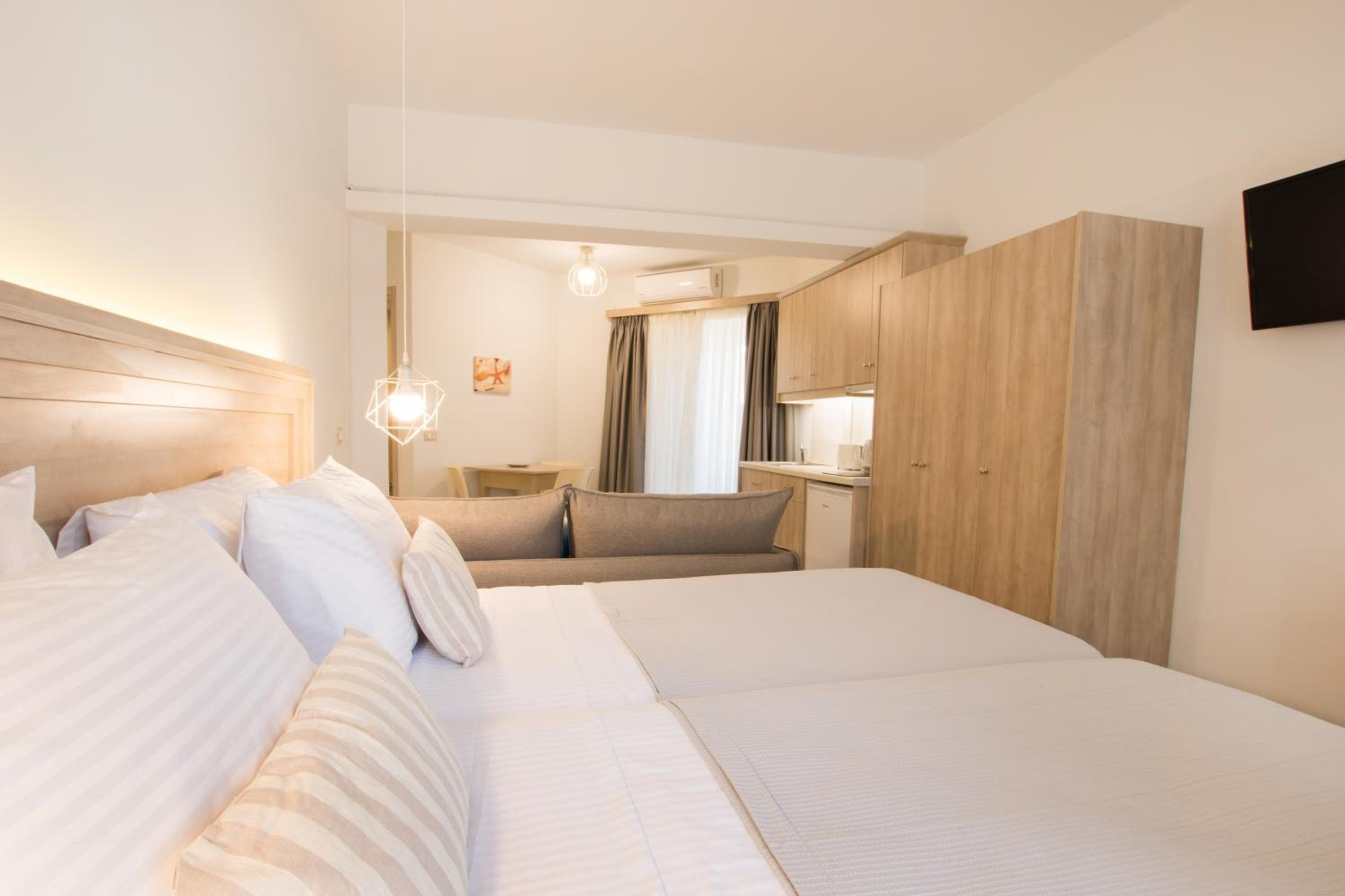 Porfyris Studios and Apartments, Karpathos Town, photo 4