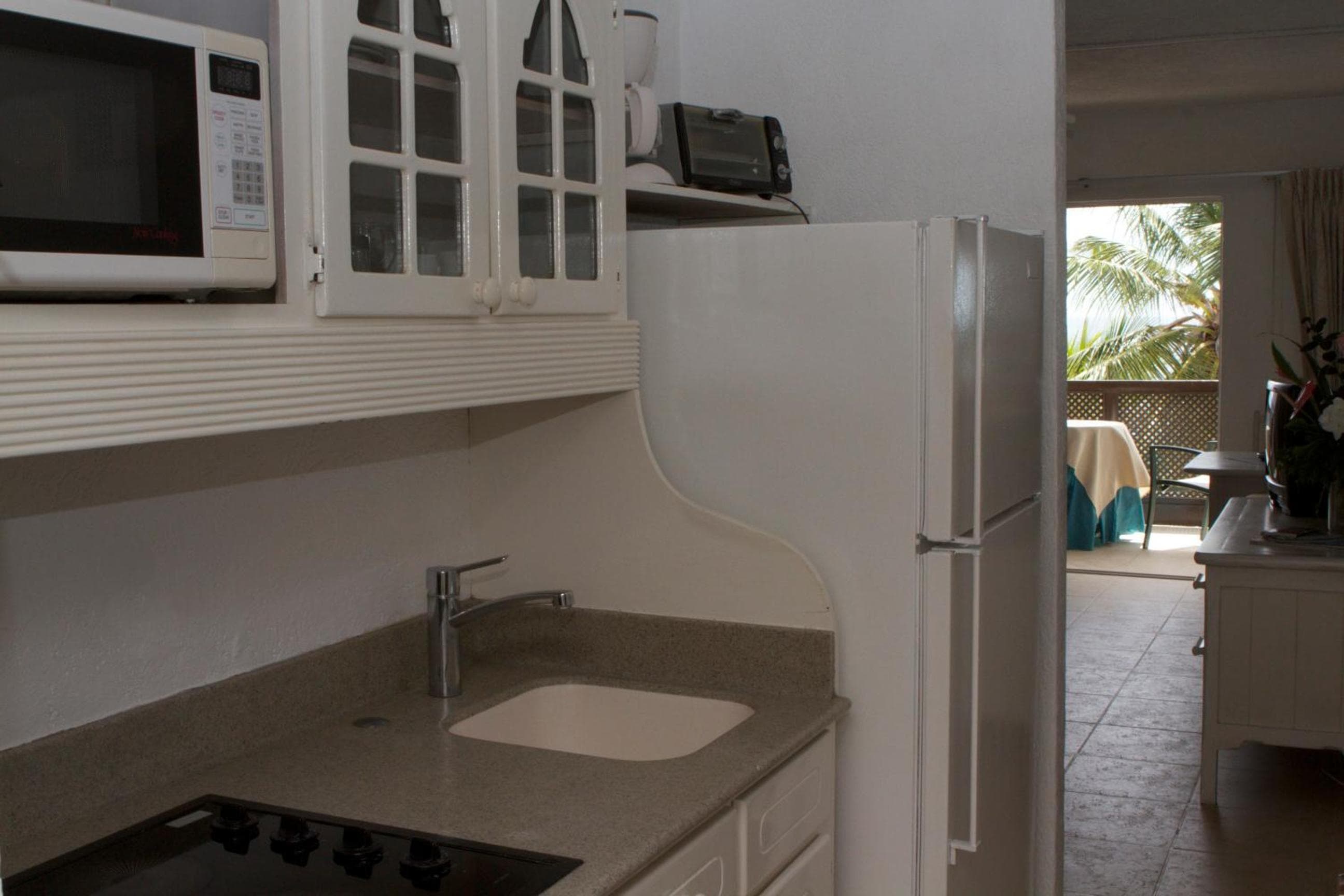 Tropical Sunset Beach Apartment Hotel, Saint James, photo 6