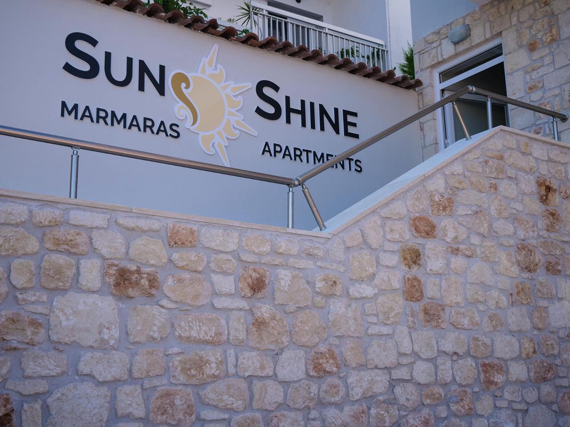 Sunshine Apartments, Neos Marmaras