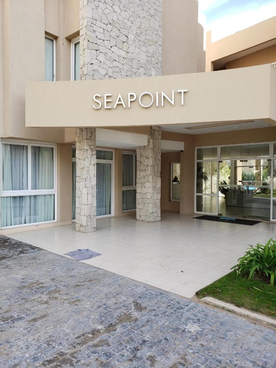 Sea Point By D&G, Carilo