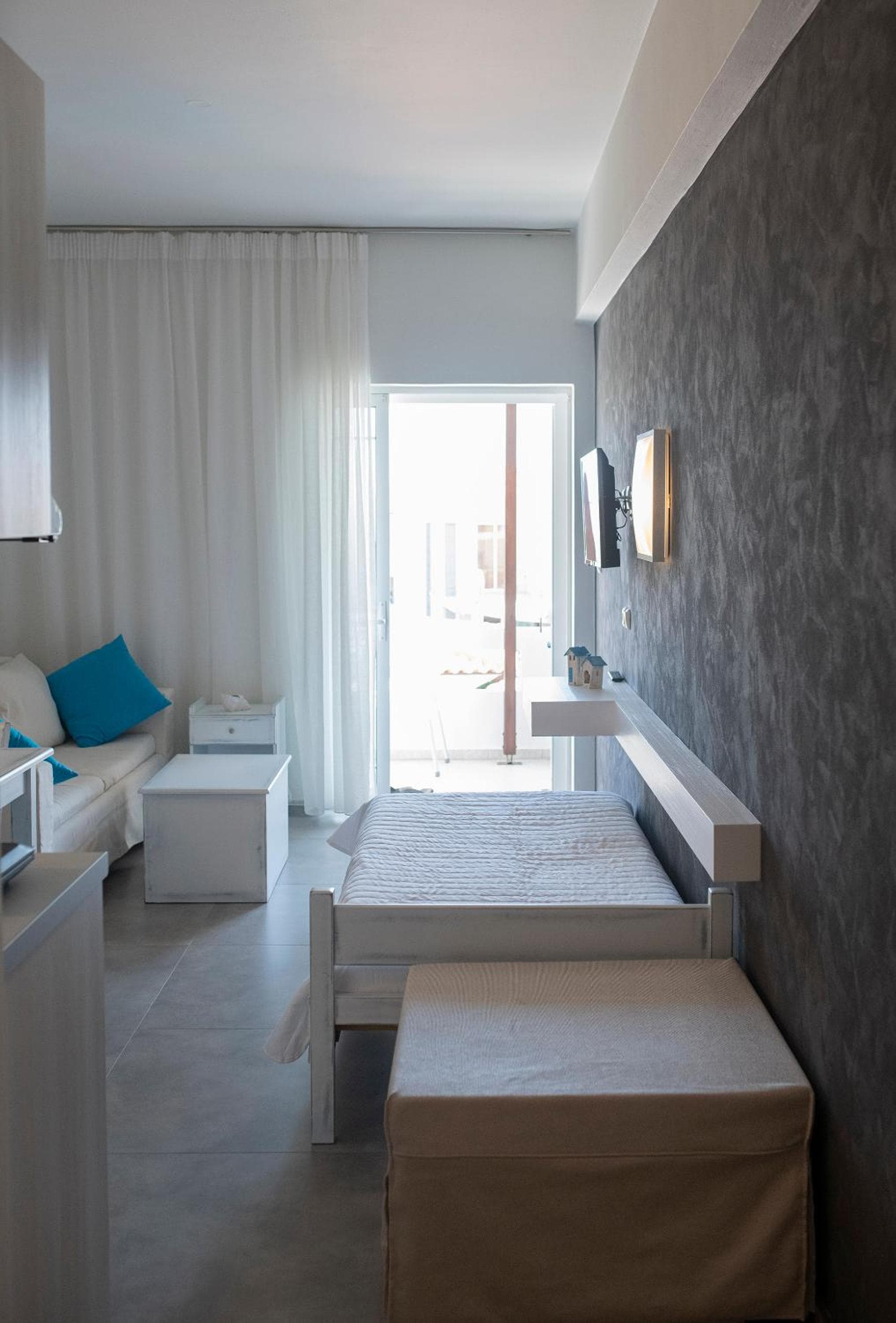 Niriides Hotel Apts Studios, Almirida, photo 3