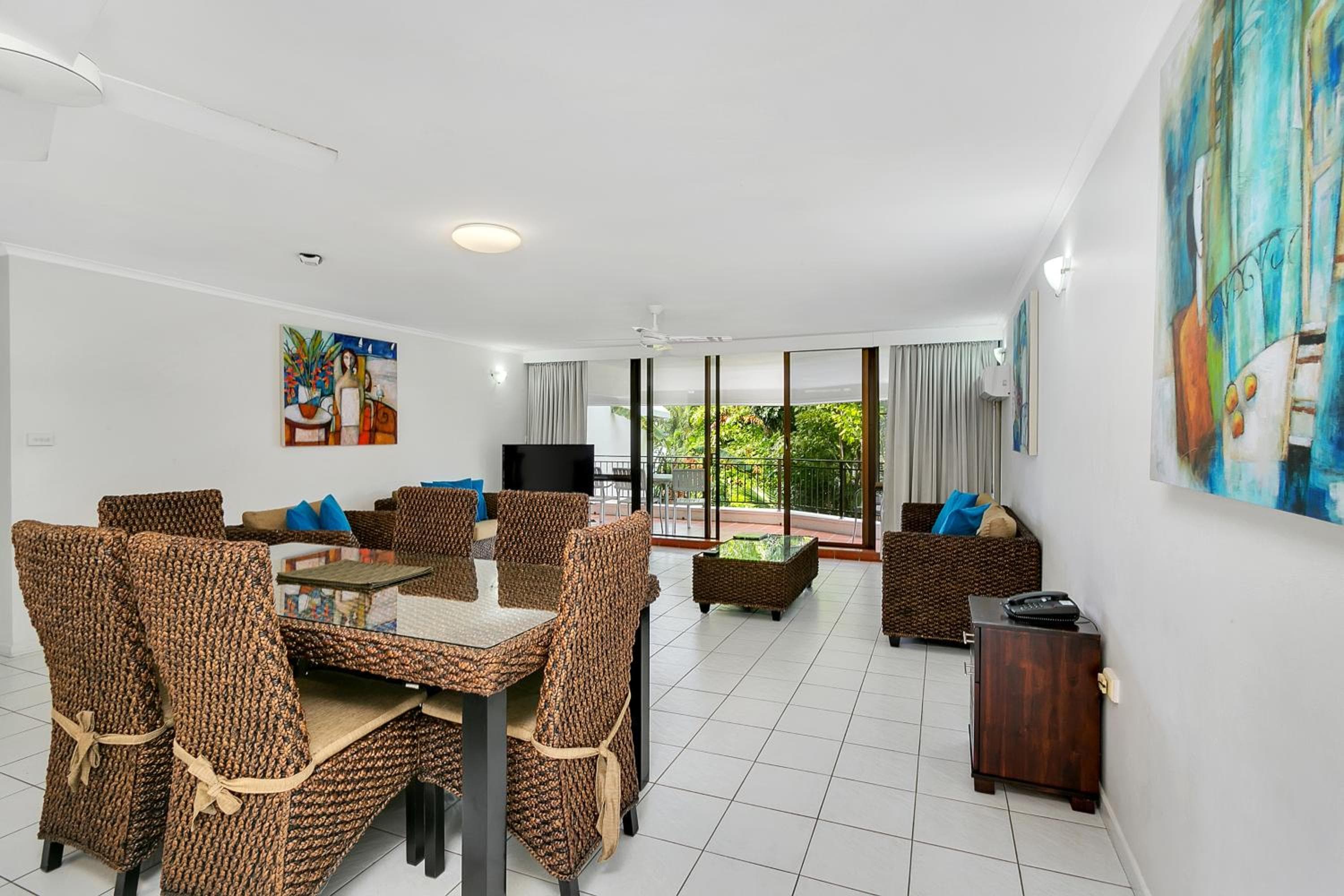 Roydon Beachfront Apartments, Trinity Beach, photo 5
