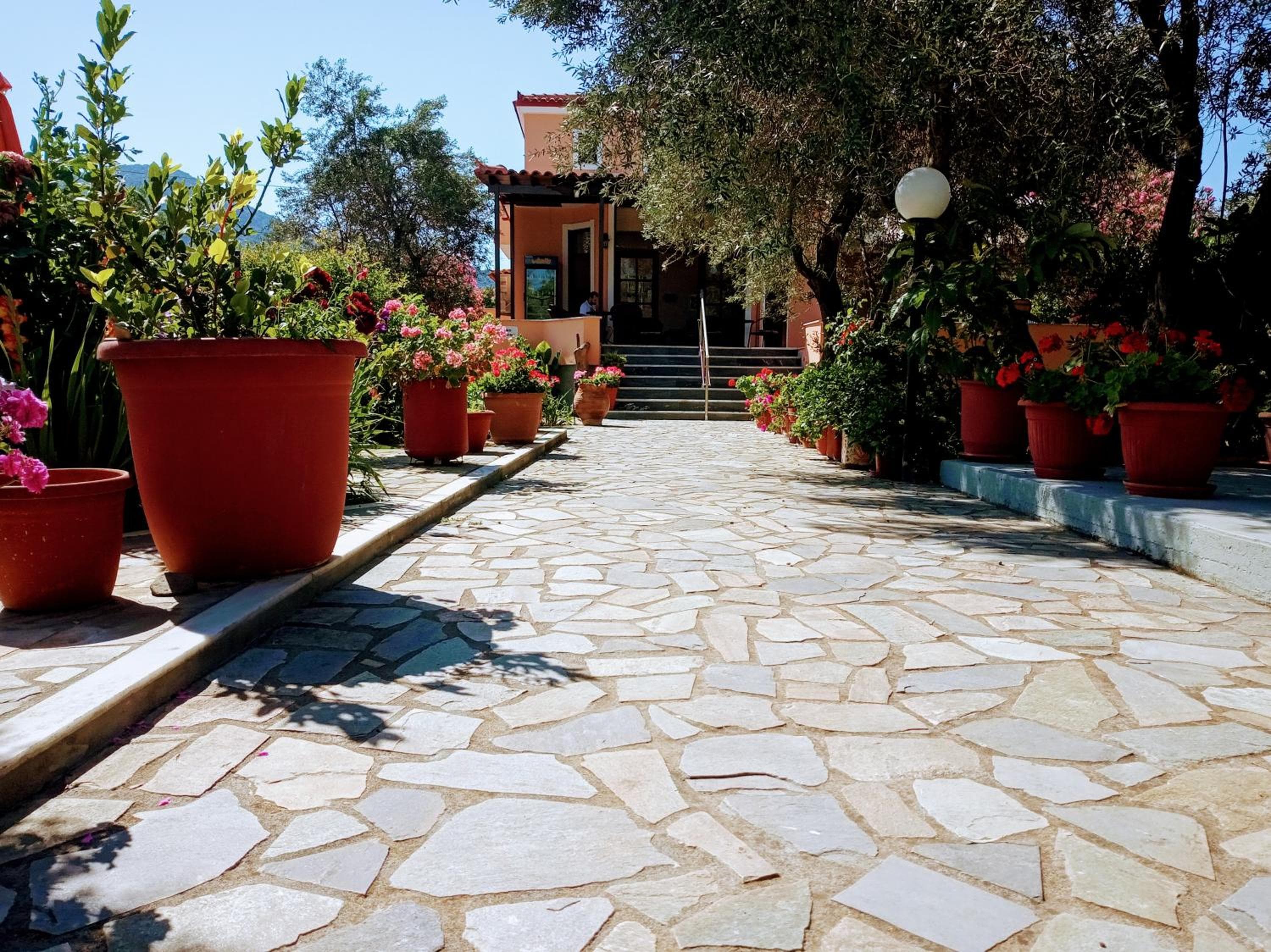 Nakellis Studios, Petra