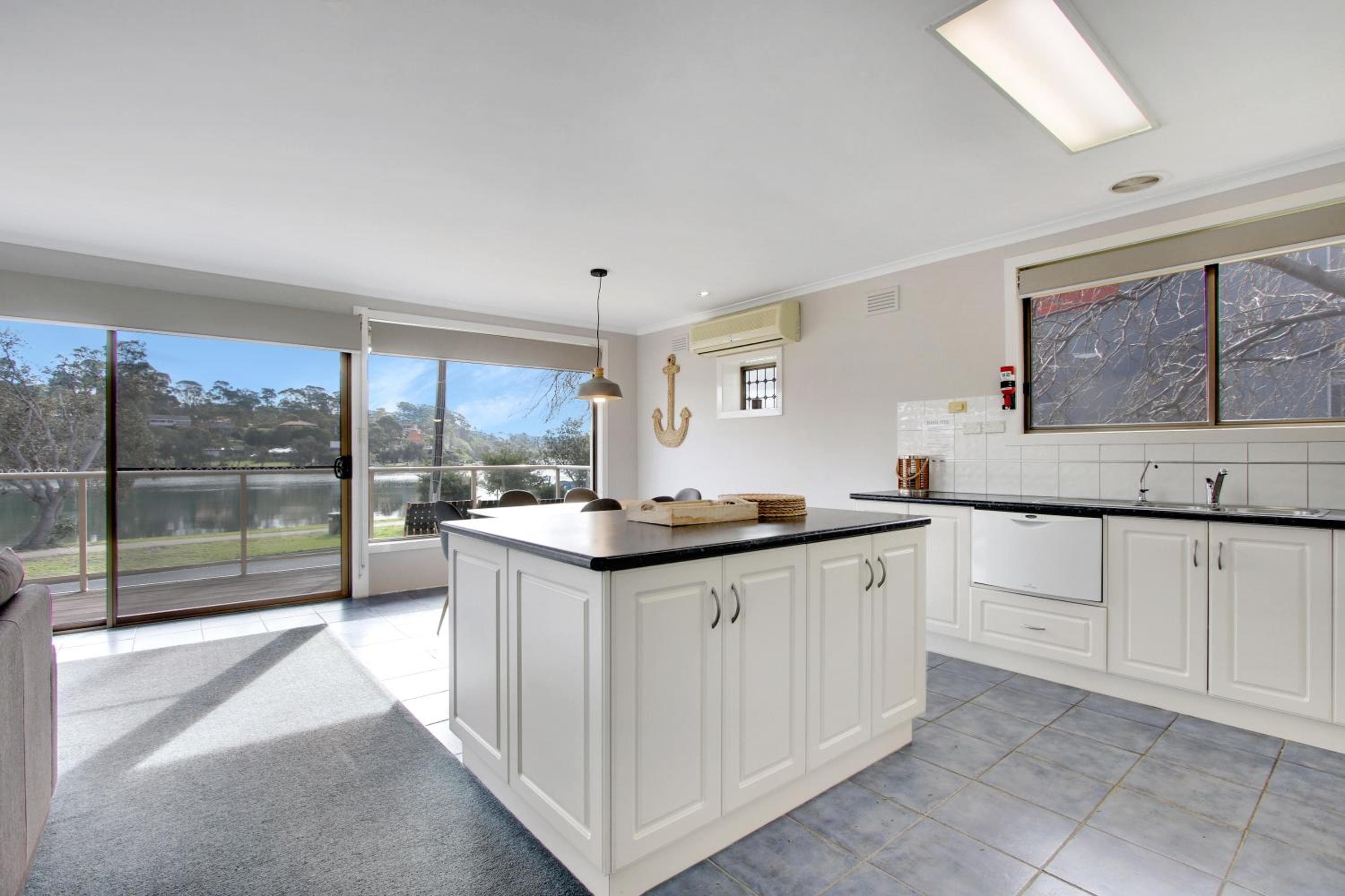 Hybiscus Waterfront Apartments, Lakes Entrance, photo 3
