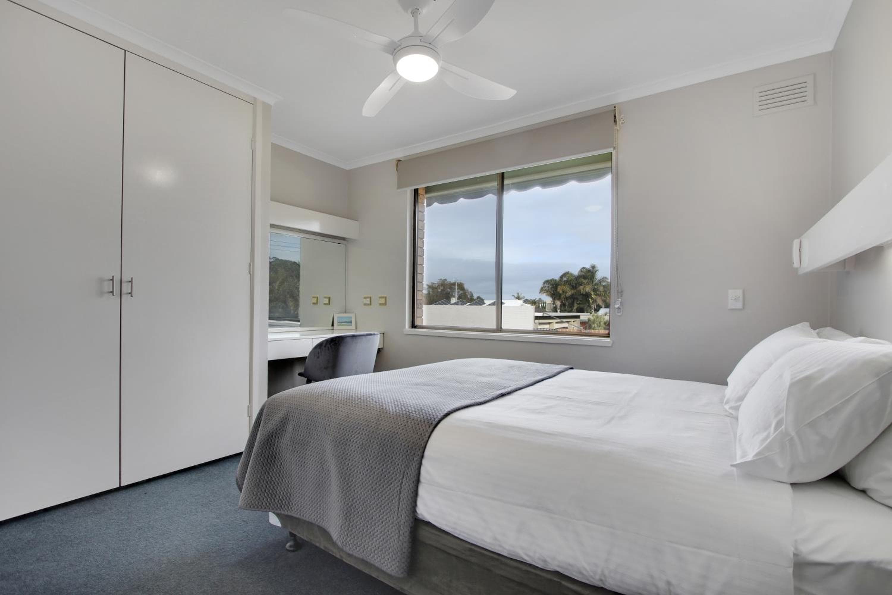 Hybiscus Waterfront Apartments, Lakes Entrance, photo 2