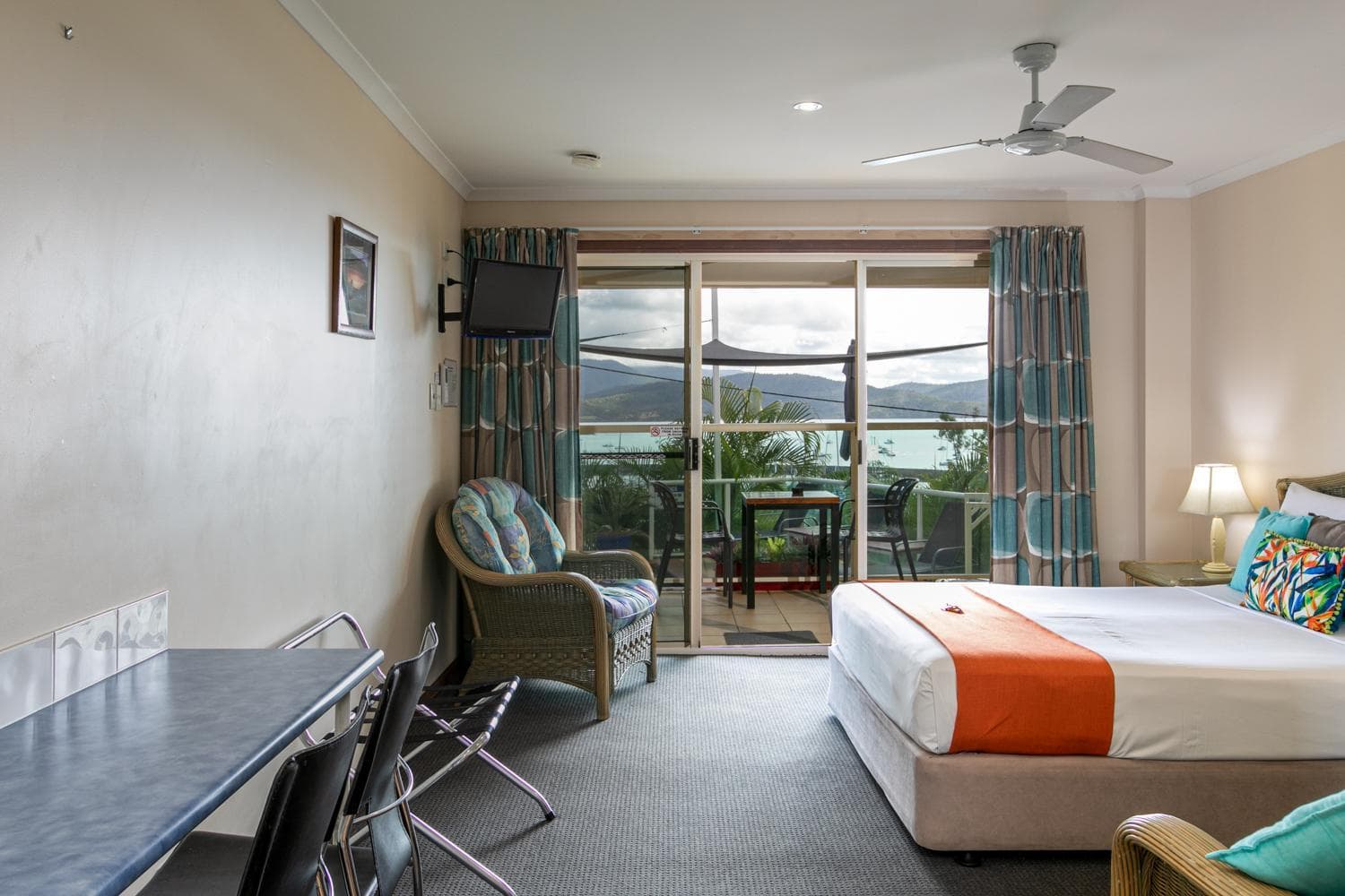 Sunlit Waters Studio Apartments, Airlie Beach, photo 2