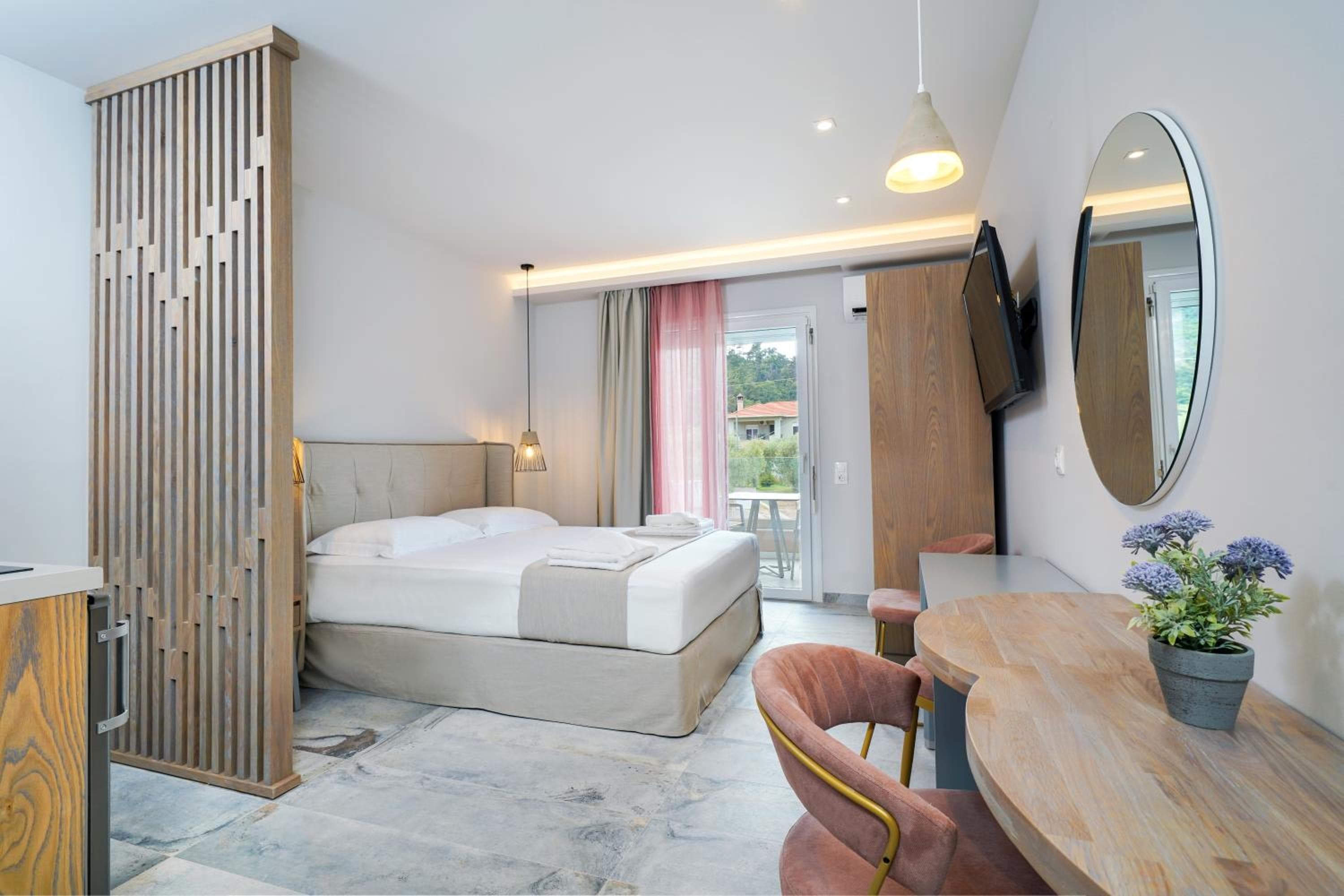 Iliomagic Luxury Suites Thassos, Limenas, photo 3