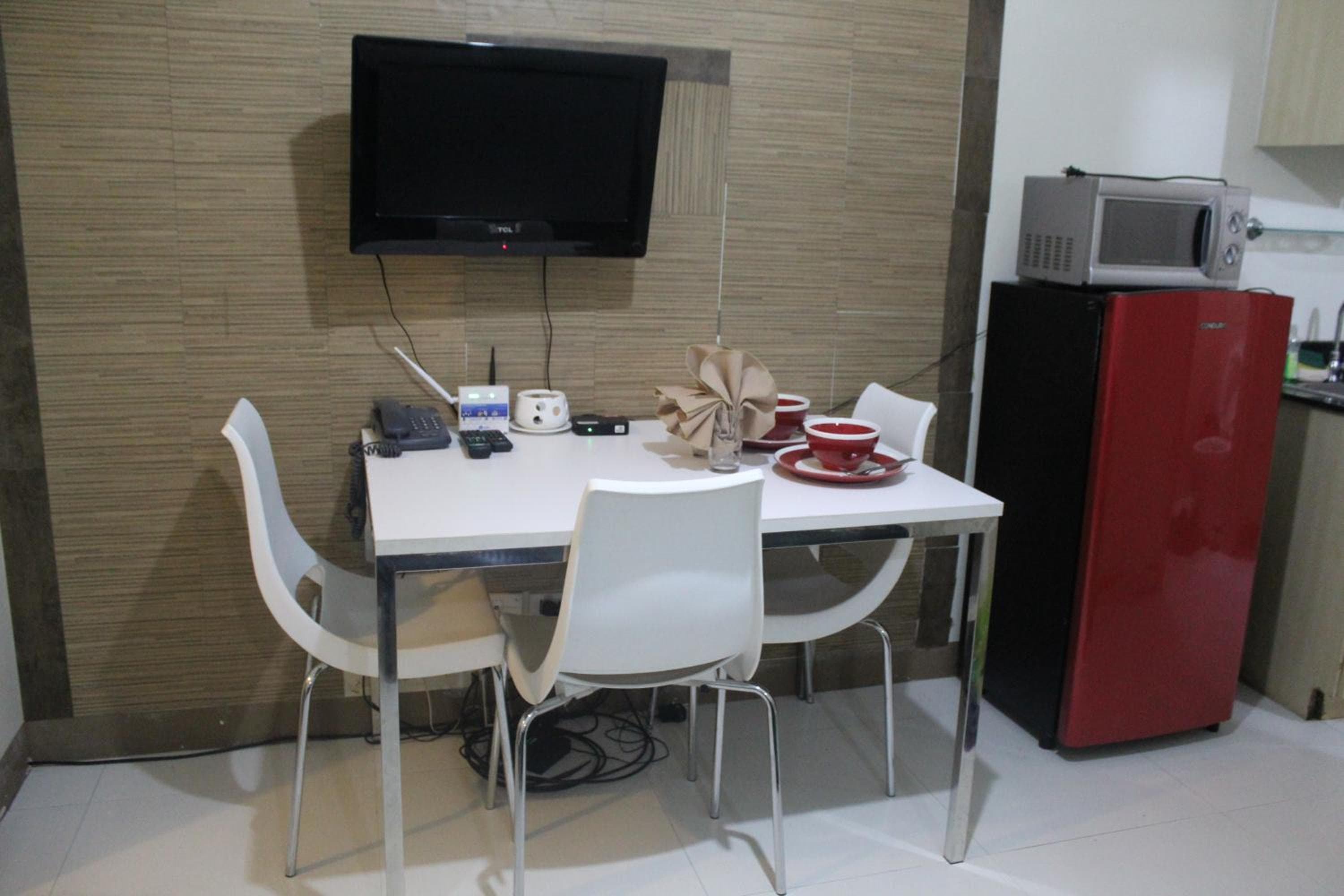CHATEAU ELYSEE a3 near airport Wifi Kitchen, Manila, photo 5