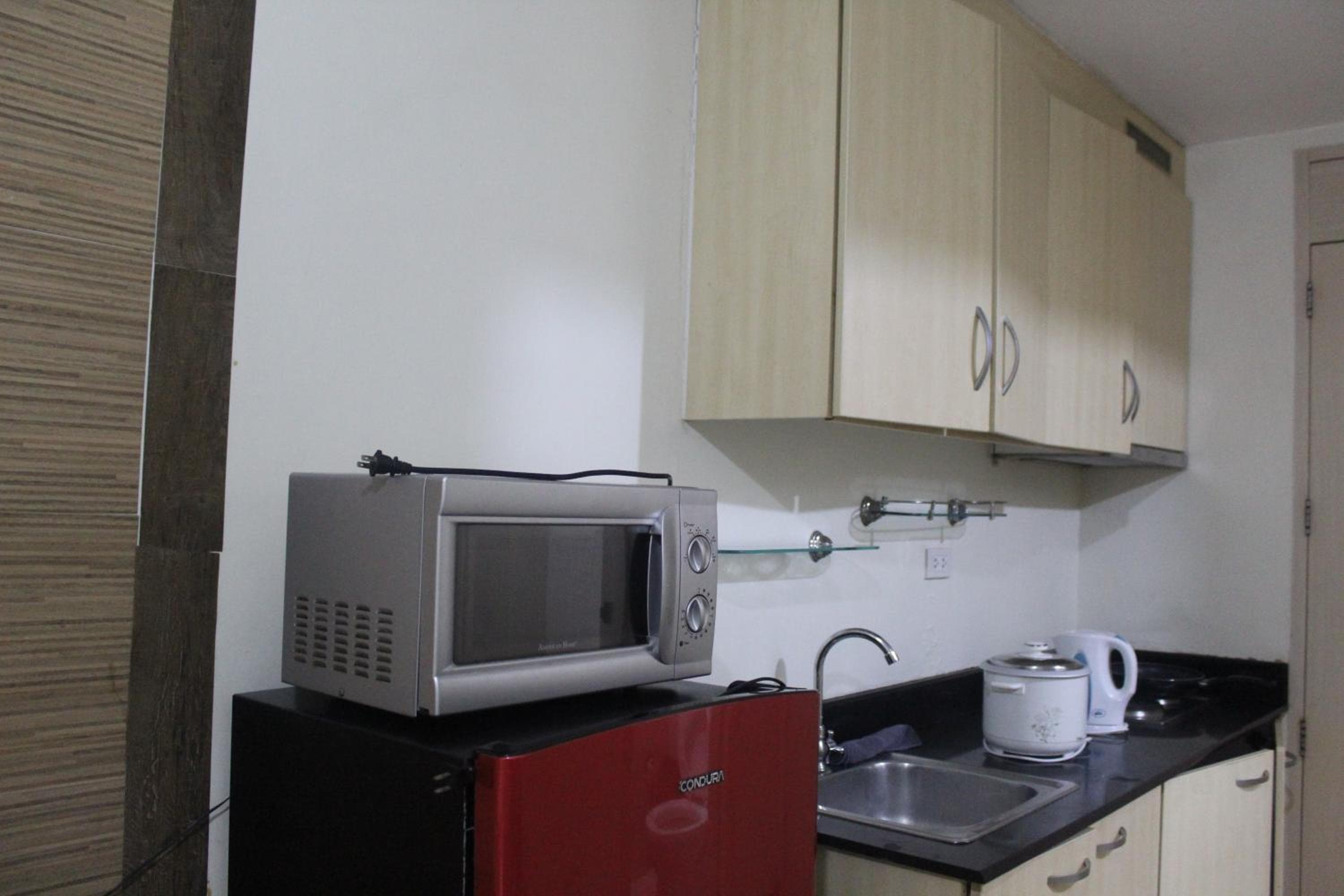 CHATEAU ELYSEE a3 near airport Wifi Kitchen, Manila, photo 2