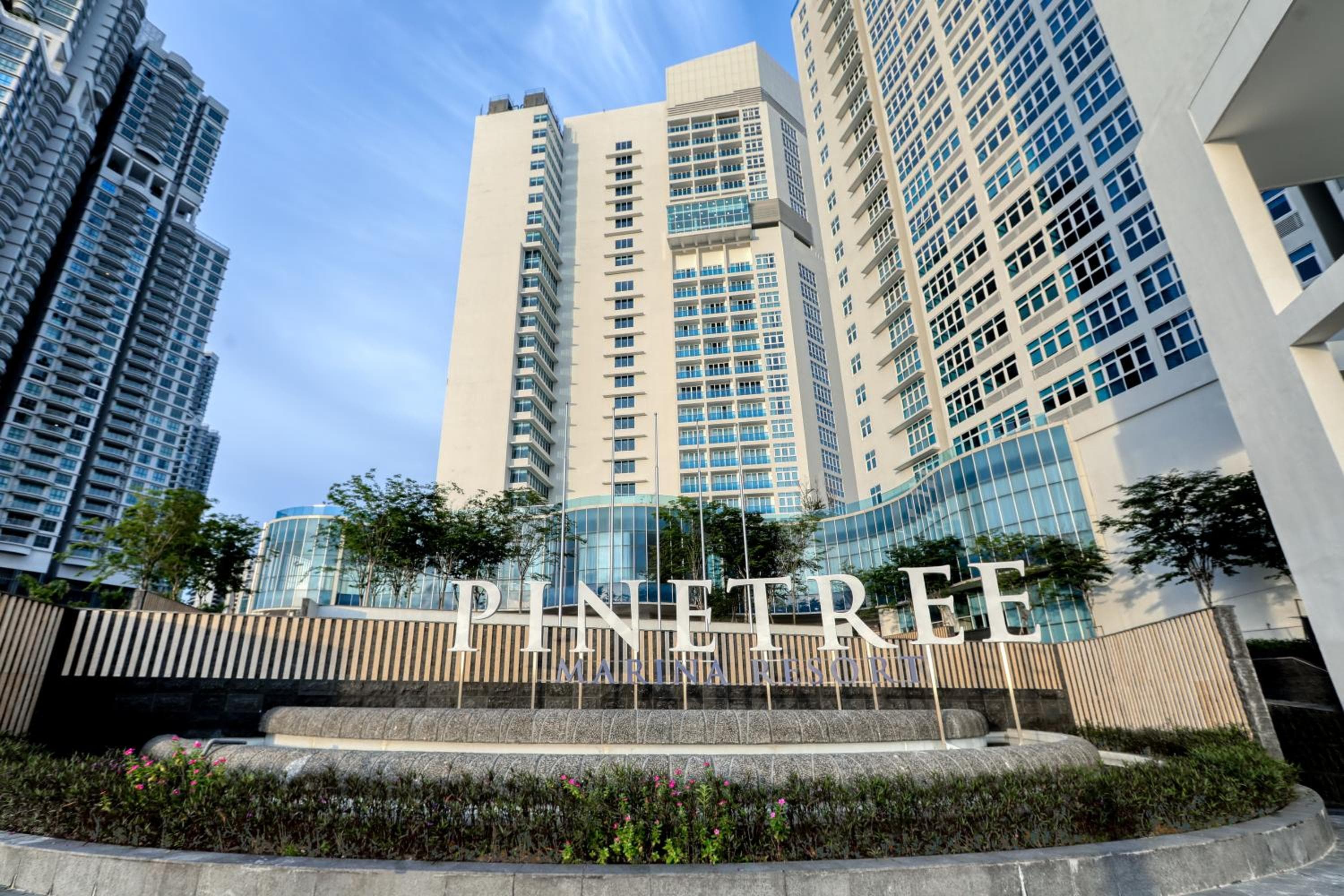 Pinetree Marina Resort, Nusajaya