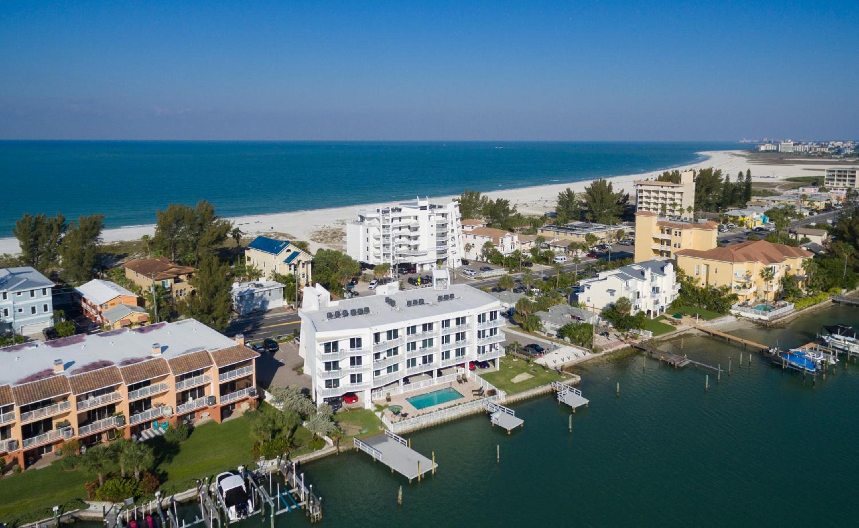 Provident Oceana Beachfront Suites, St Pete Beach